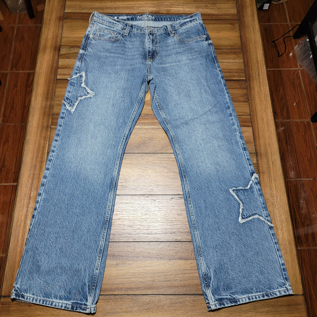 Arizona Jean Co Super Low-Rise Straight Denim Jeans w/ Stars - Size 6