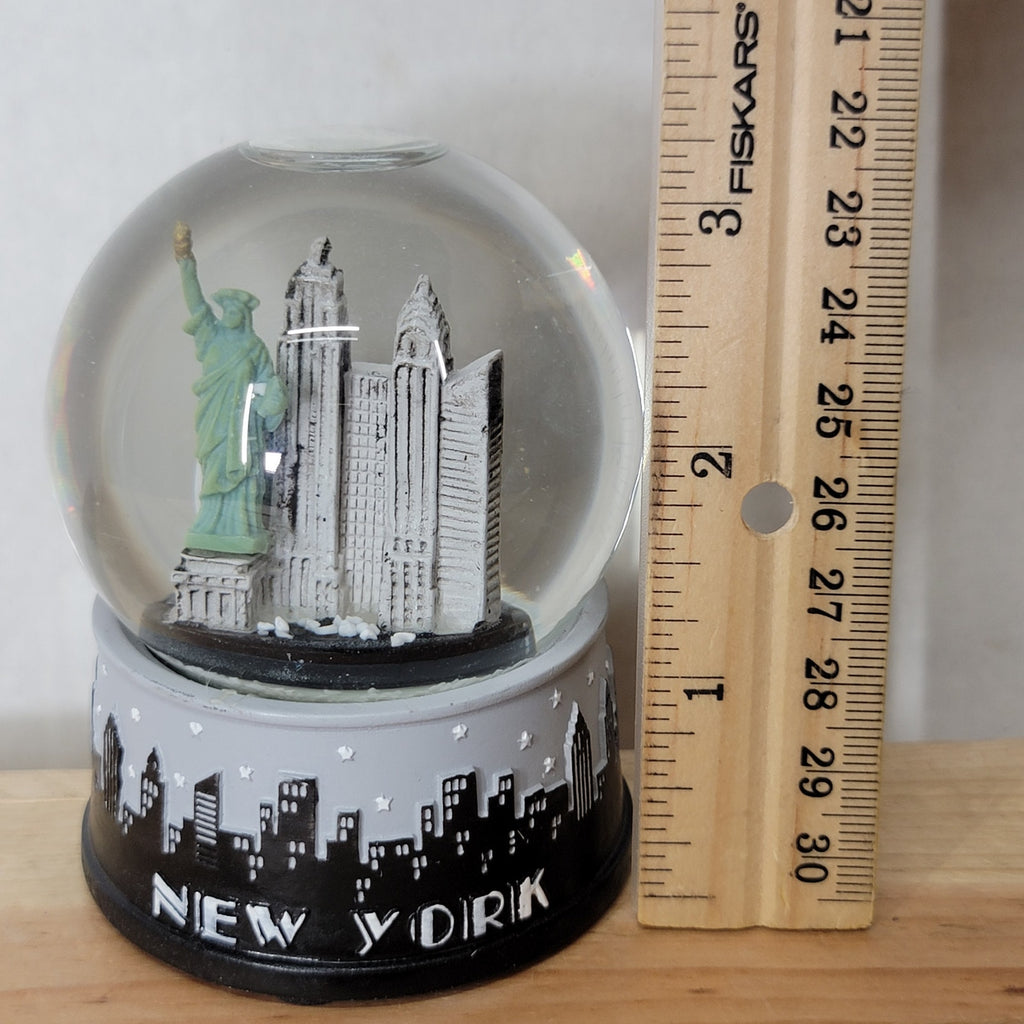 Black & Grey New York Snow Globe