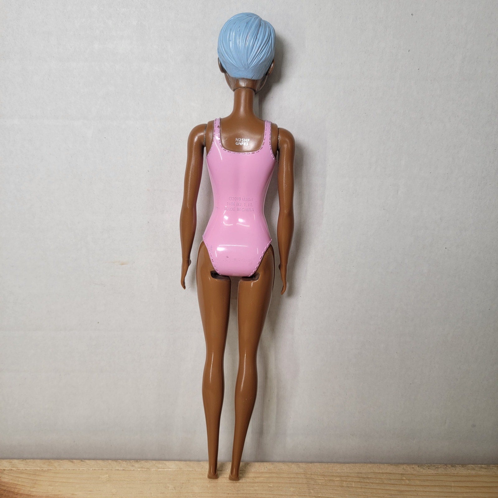 2019 Mattel Color Reveal African American Barbie Doll w/ Blue Hair Pink Swimsuit