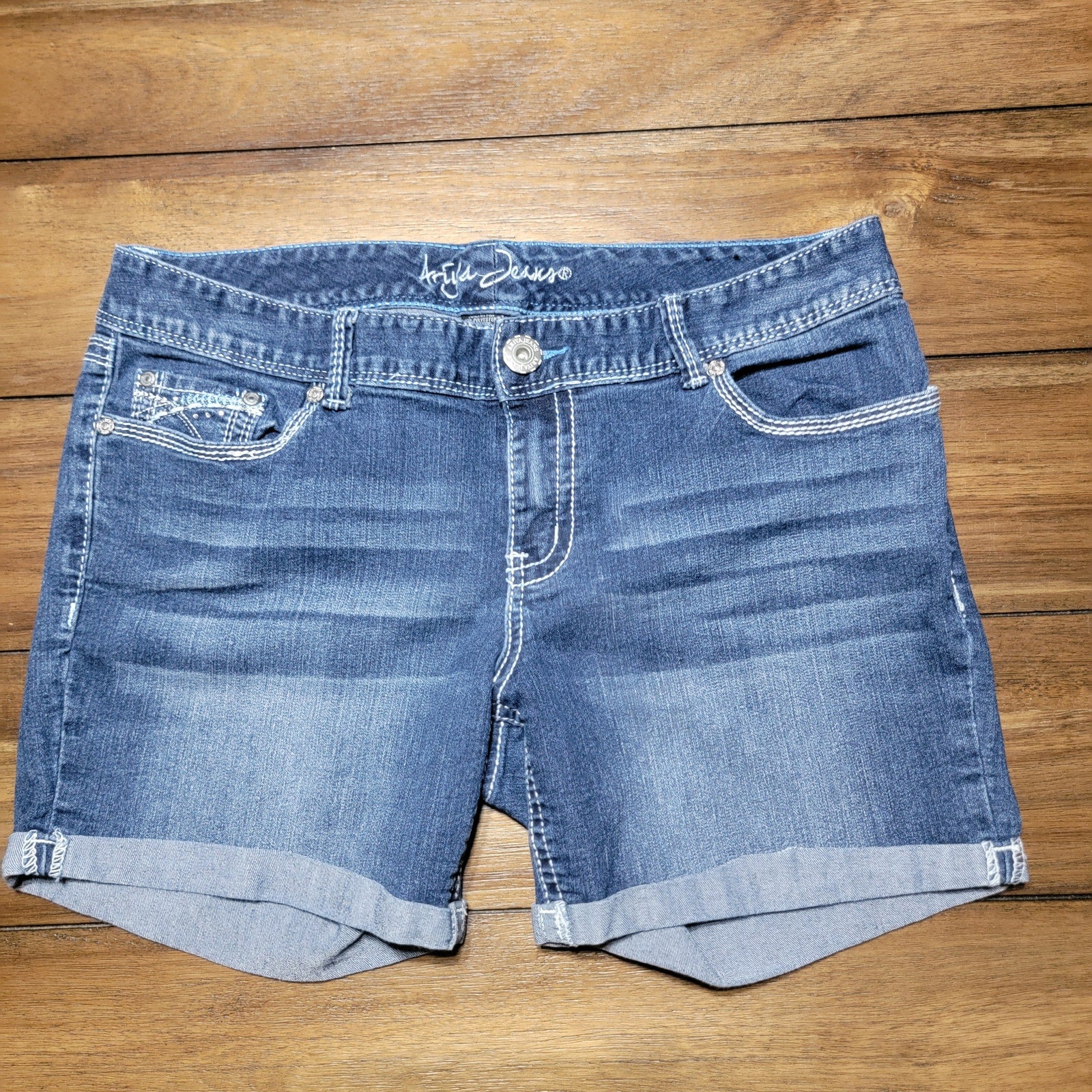 Ariya Jeans Denim Shorts w/ Embroidered & Bling Back Pockets - Size 15/16