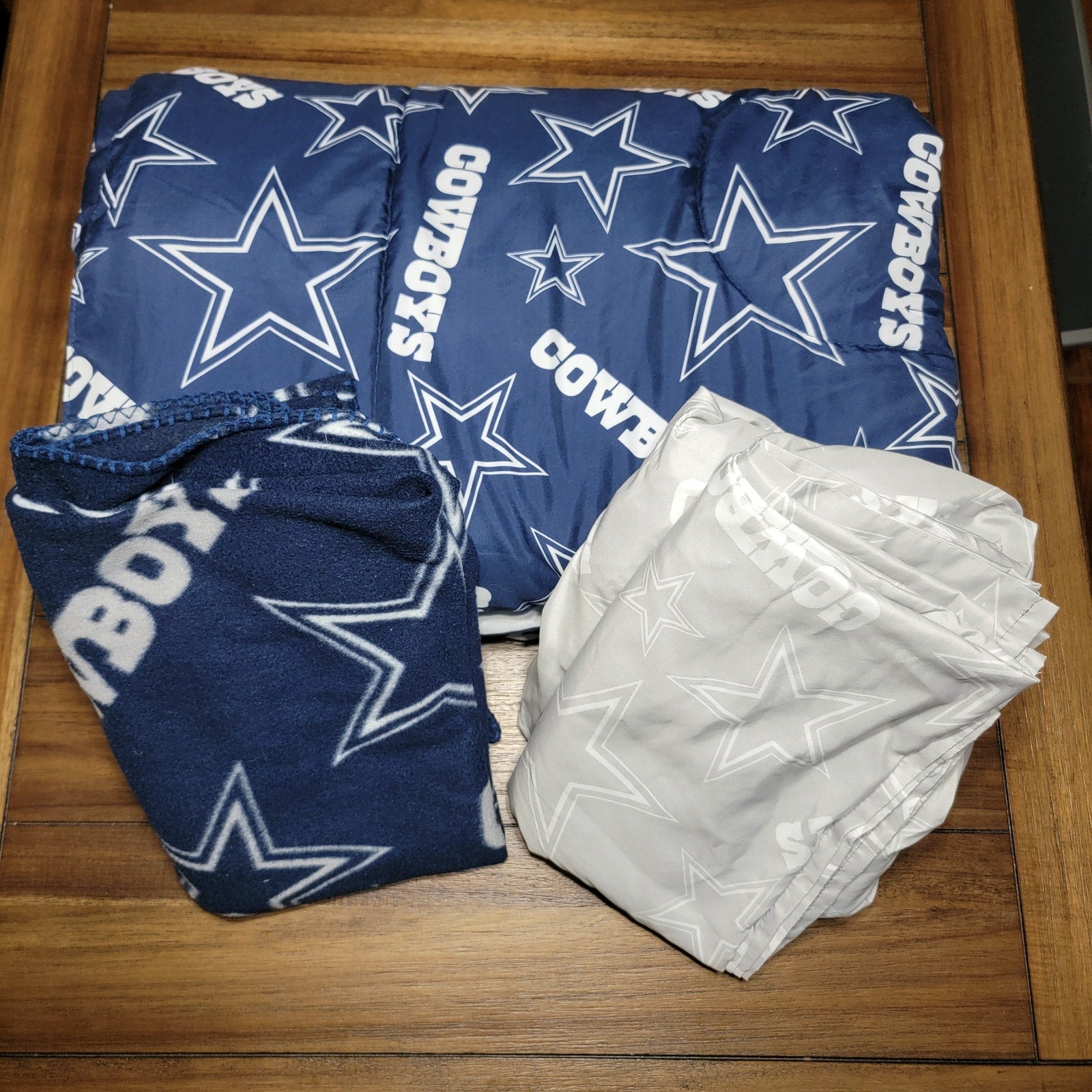 4Pc Dallas Cowboys Twin Size Comforter and Sheet Set + Throw