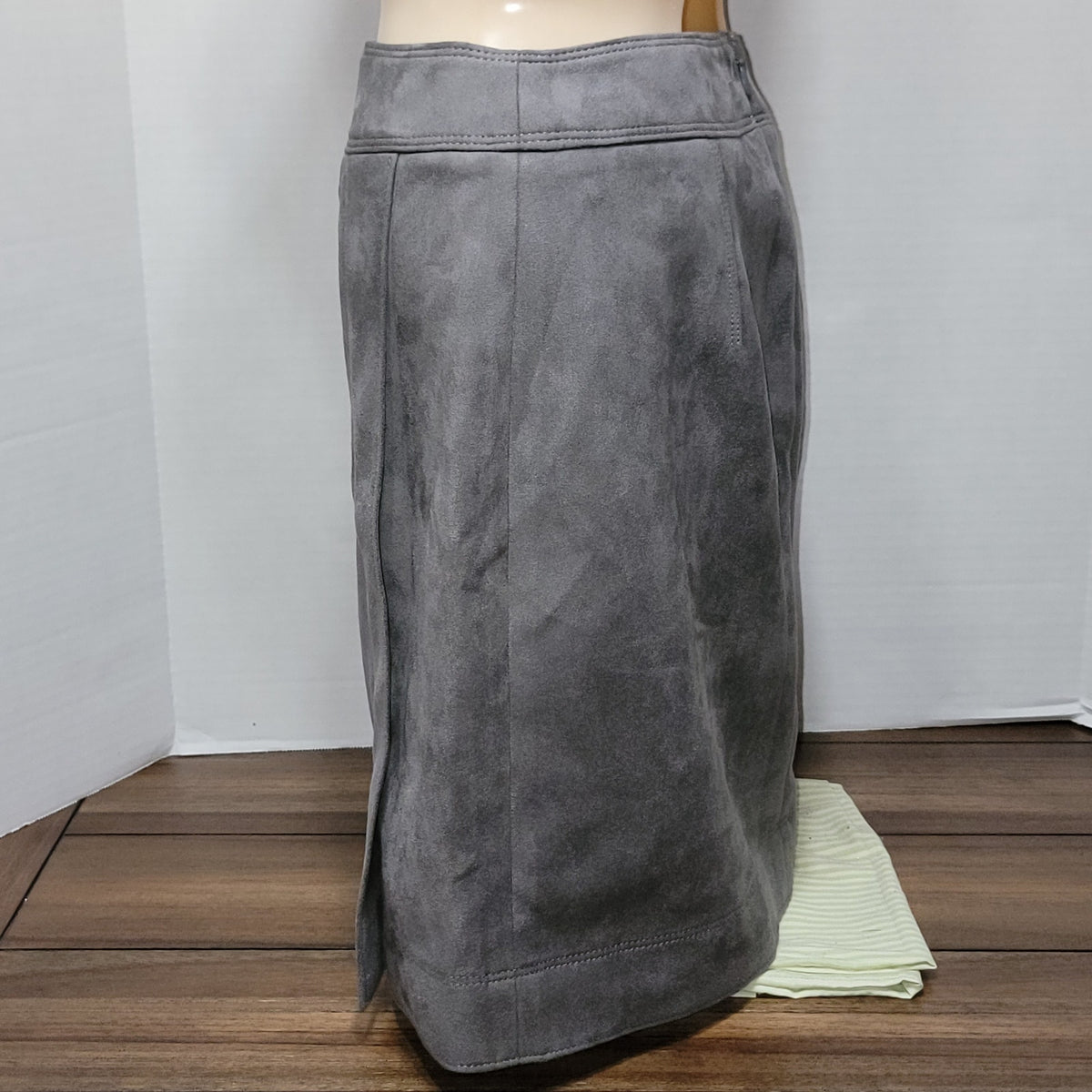 White House Black Market Grey Faux Suede Knee Skirt - Size 0 NWOT