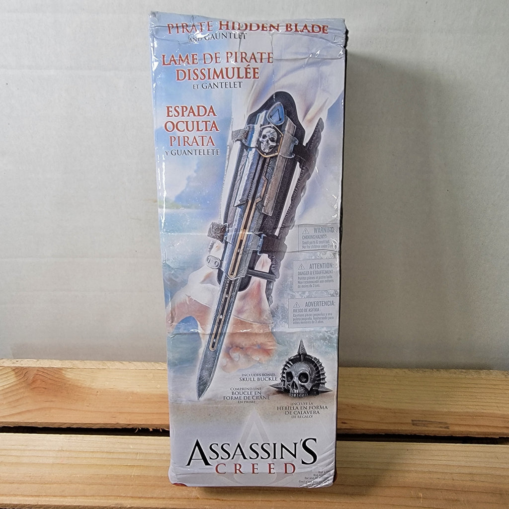 Assassins Creed Pirate Hidden Blade w/ Gauntlet & Skull Buckle