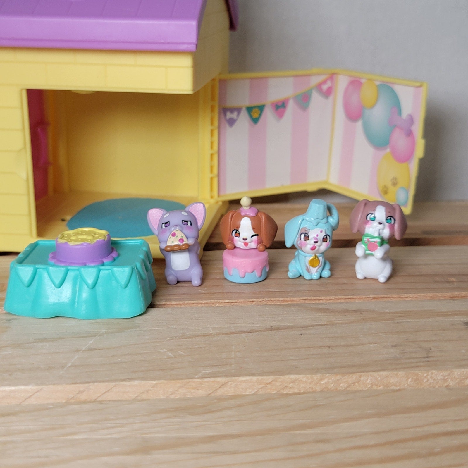 Little Live Pets Mama Surprise House + 5 Pc Families Collection