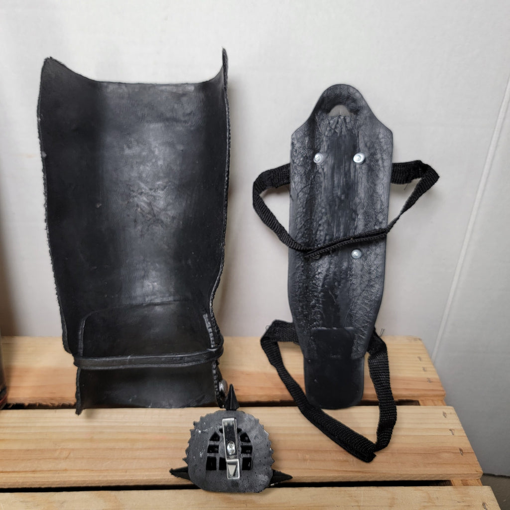 Assassins Creed Pirate Hidden Blade w/ Gauntlet & Skull Buckle