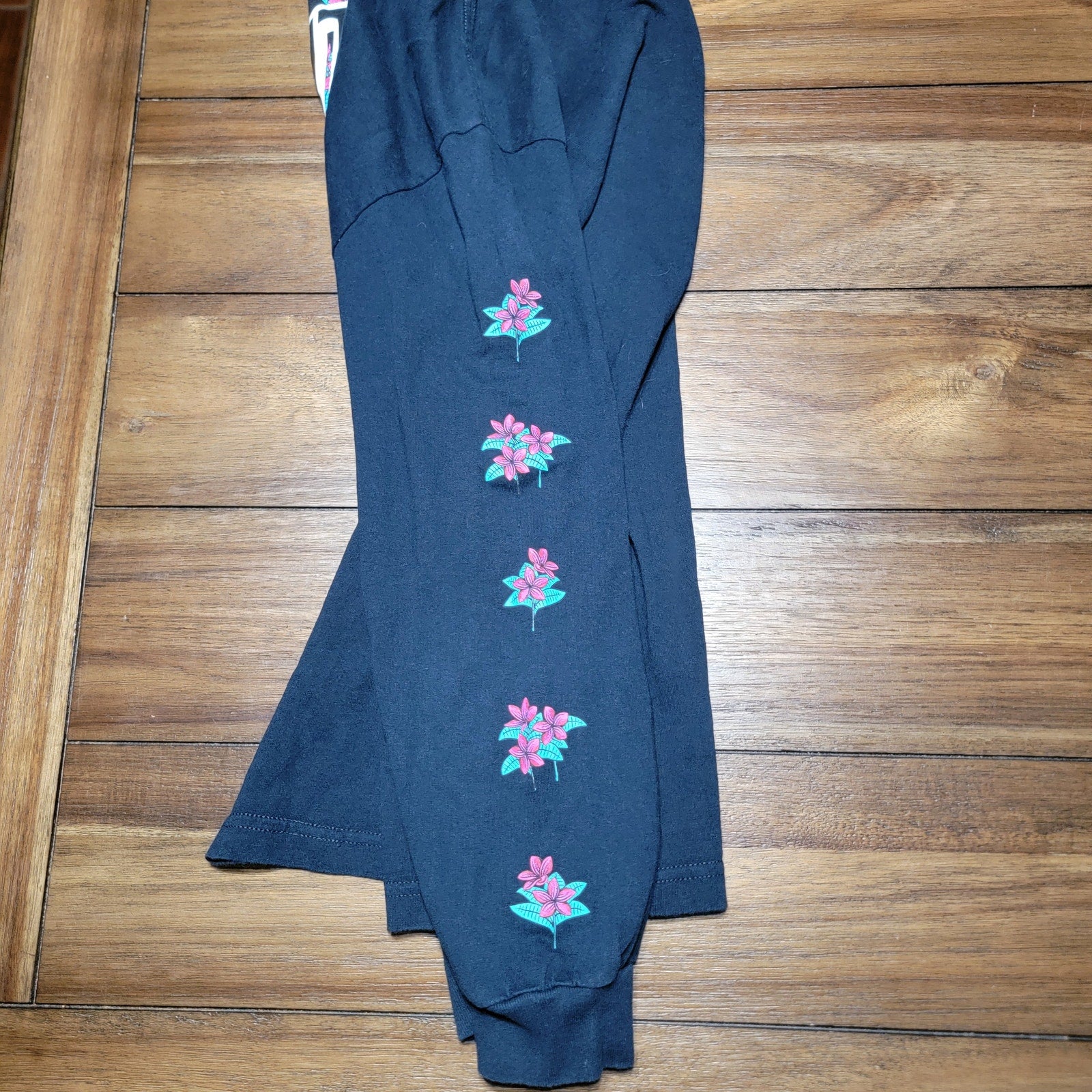 Santa Cruz Black LS Unisex Tee Plumeria Flowers - Size Medium