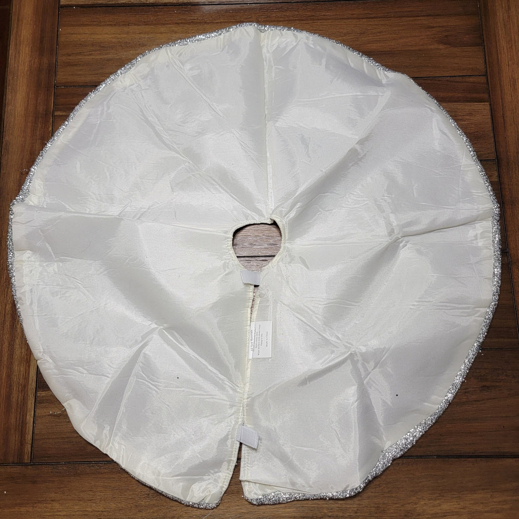 Silver Snowflake Glitter Tree Skirt