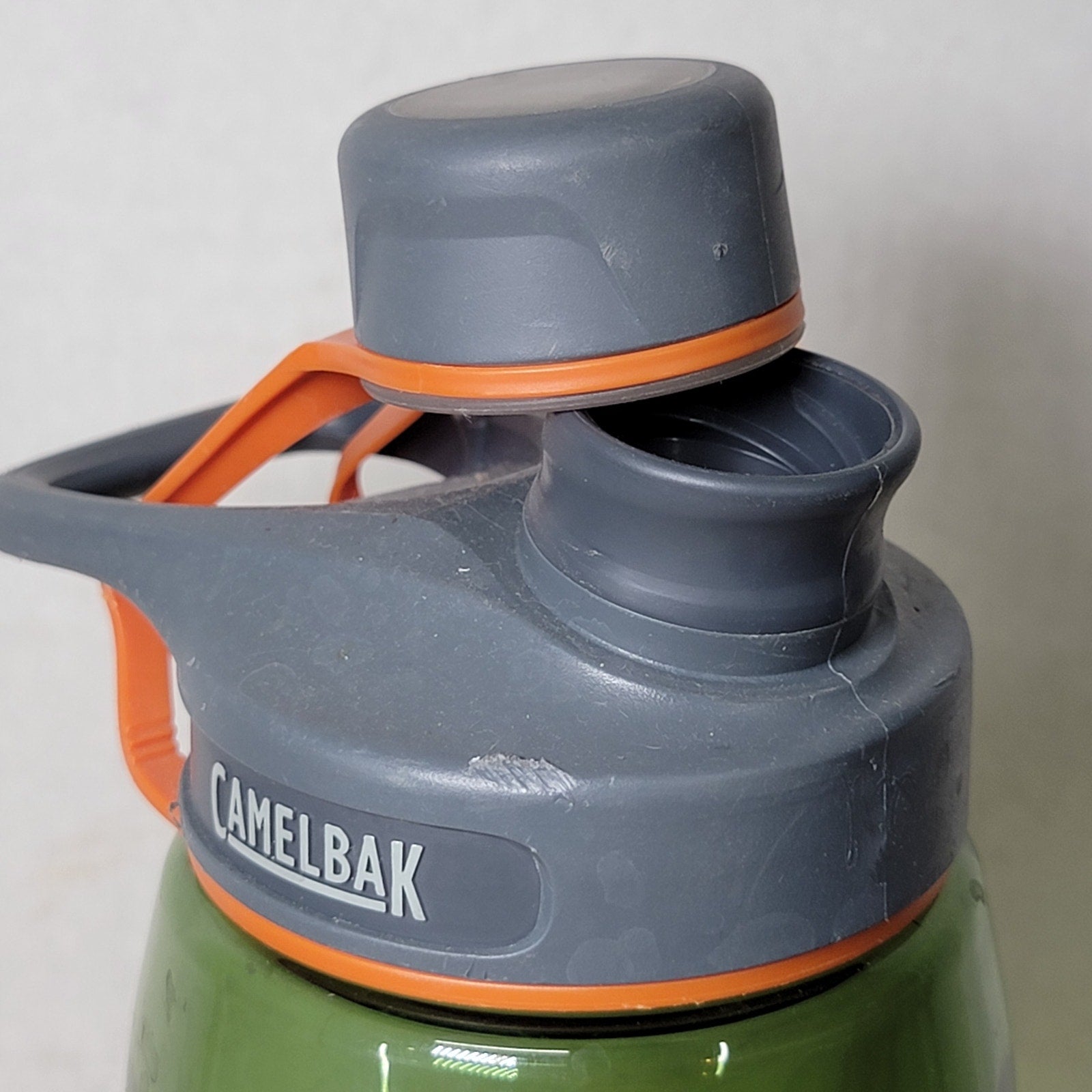 Camelbak Chute Green 32 oz Plastic Water Bottle w/ Oregon Ducks Logo