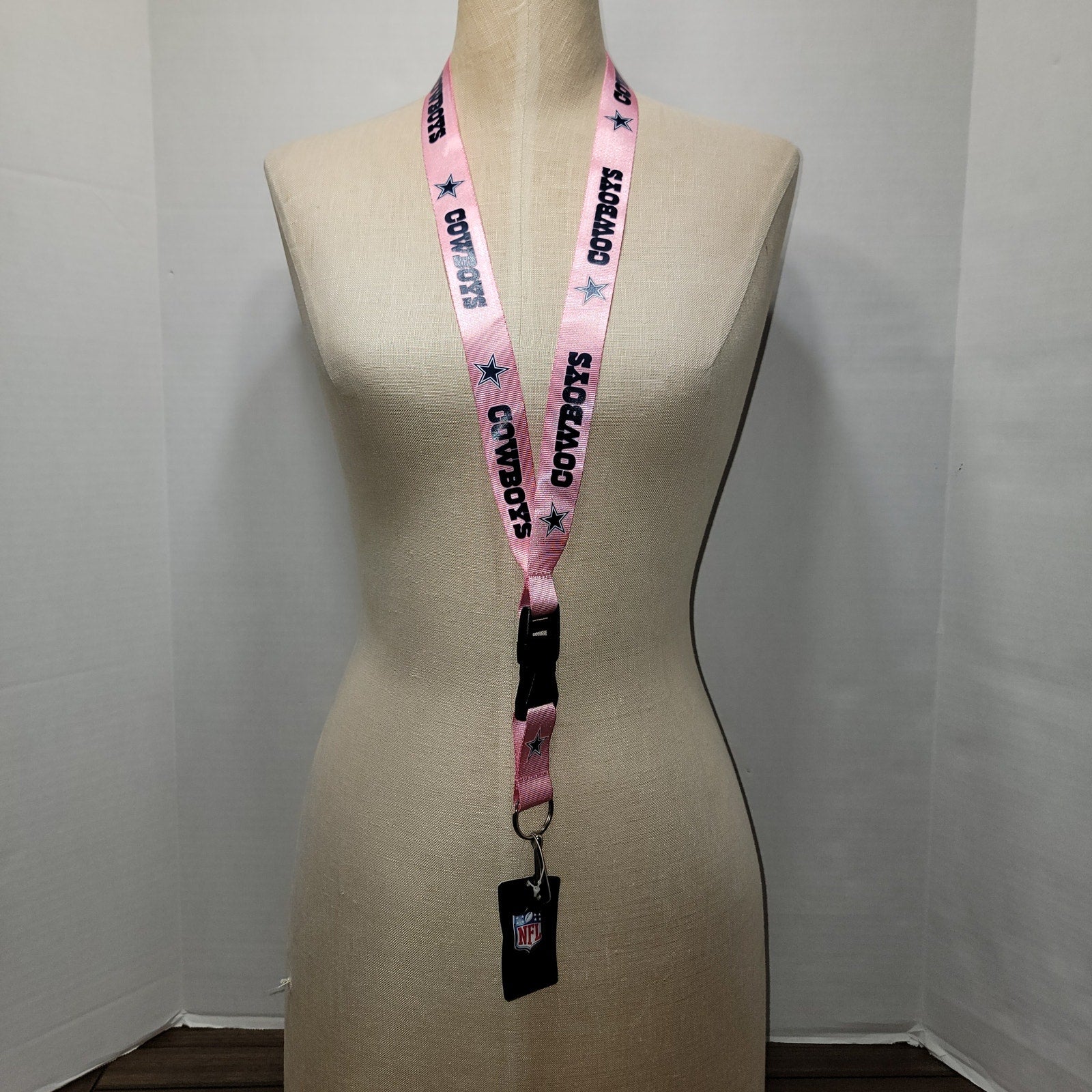 NFL Pink Dallas Cowboys Lanyard w/ Removable Clip - NWT