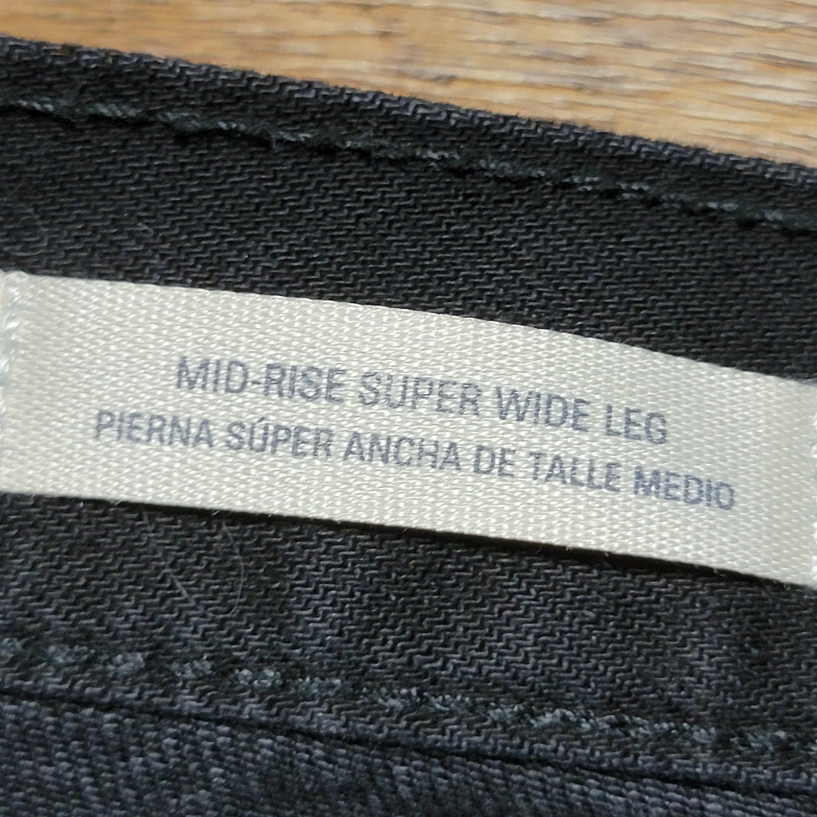 Universal Threads Mid-Rise Super Wide Leg Black Jeans w/ Button Fly - Size 4R