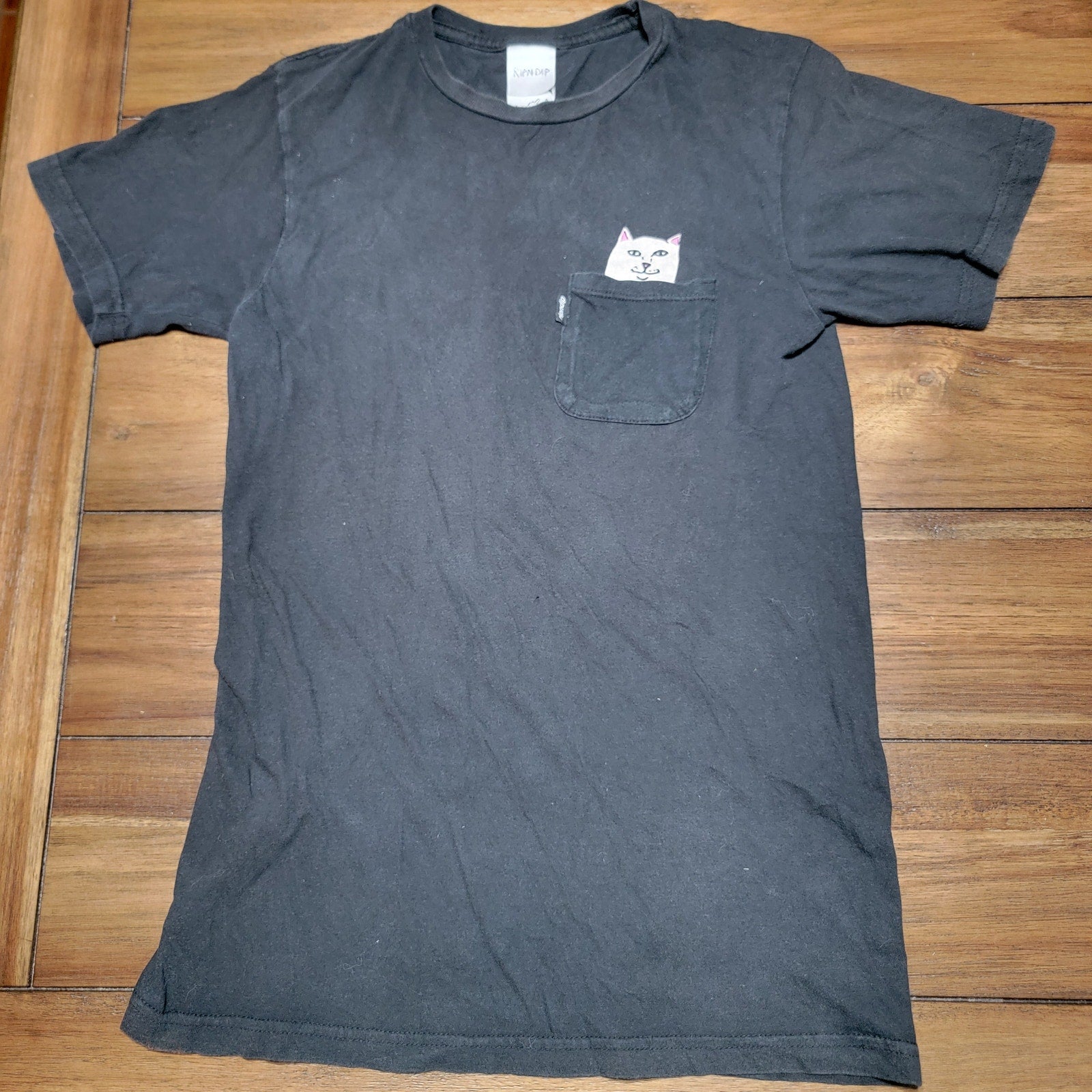 Rip n Dip Black Unisex Tee w/ Flipping Cat in Pocket - Size Small