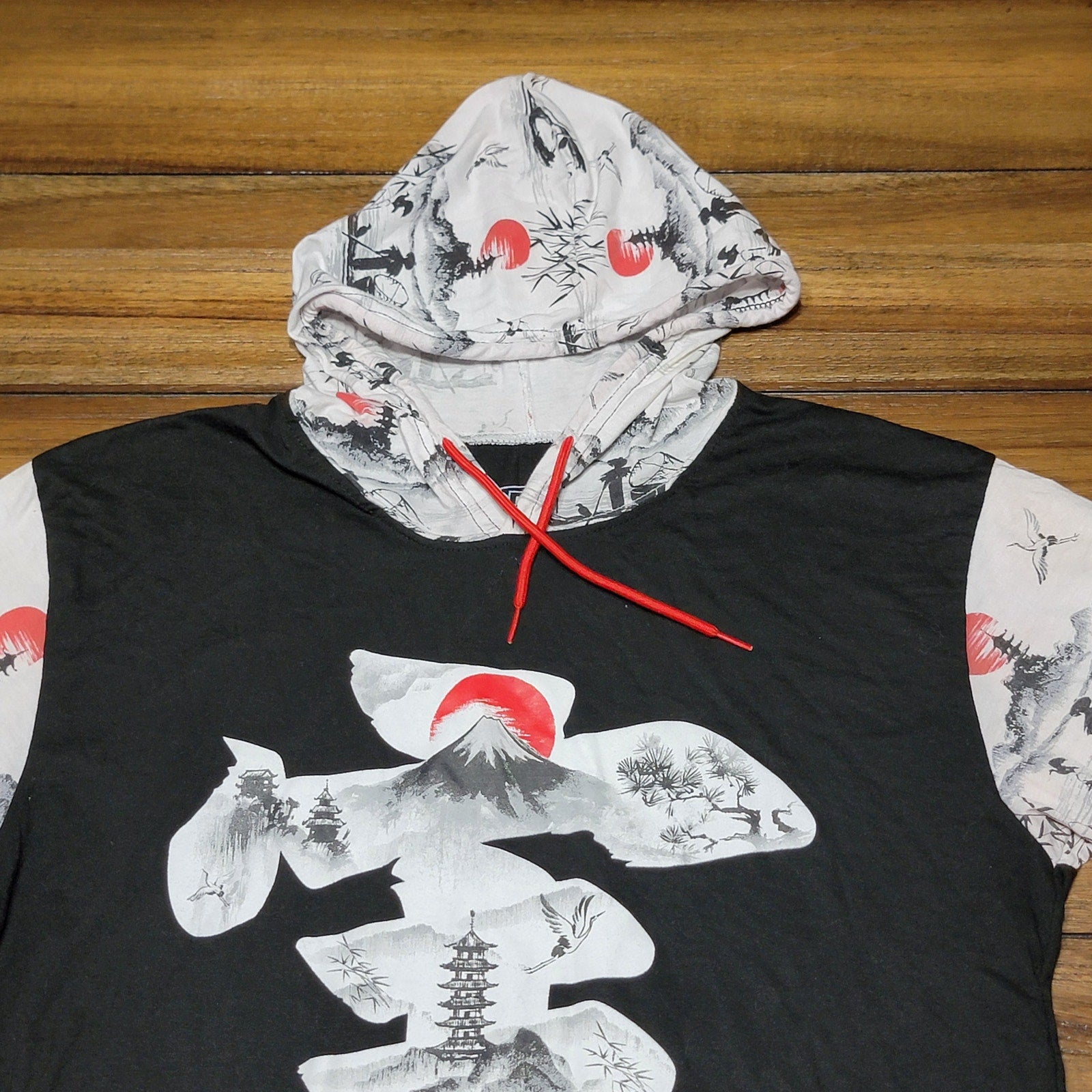 Fresh Laundry B&W Japanese Style Graphic Hooded Tee "Beauty" - Size Medium