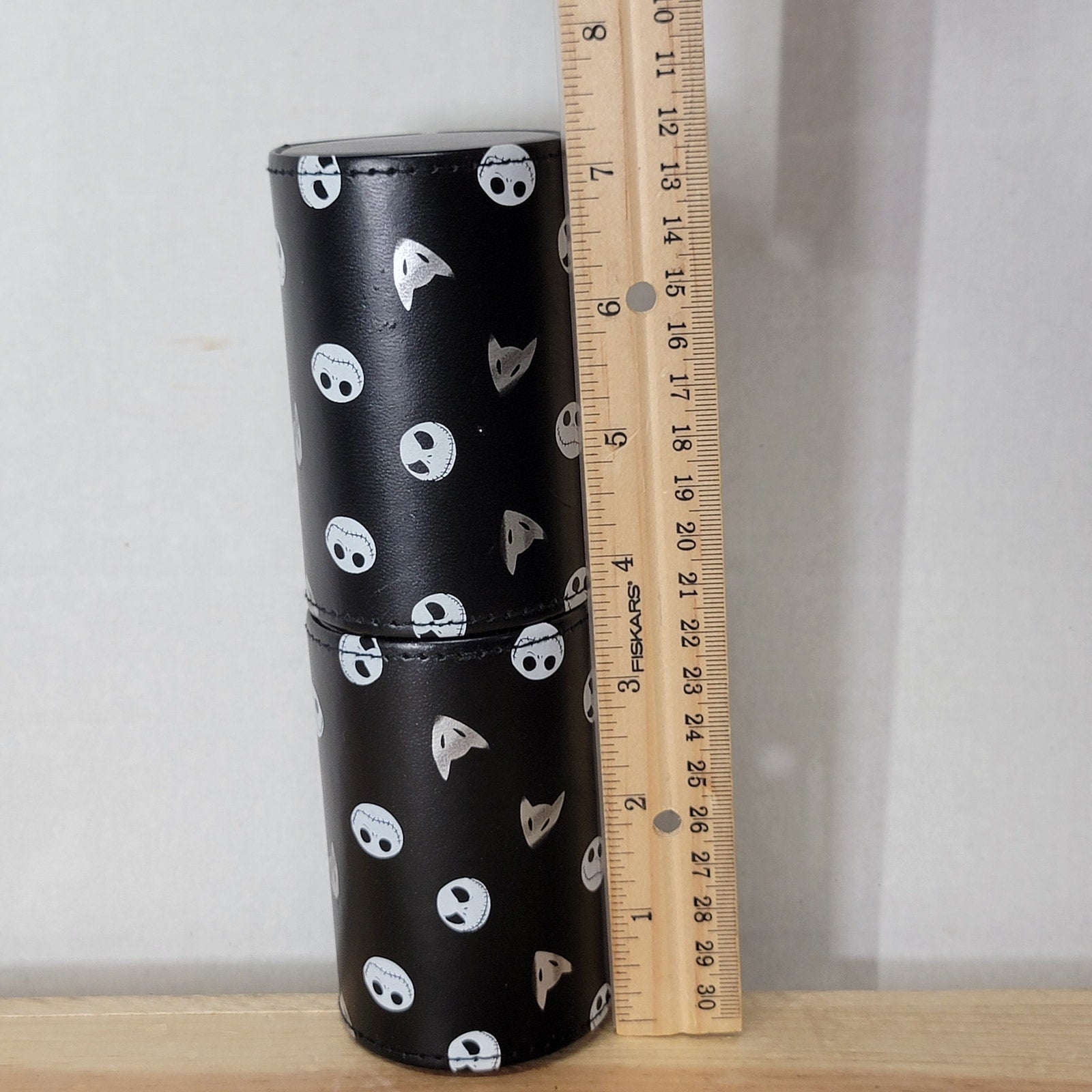 Set of 4 Nightmare Before Christmas Make-Up Brushes in Holder Tube