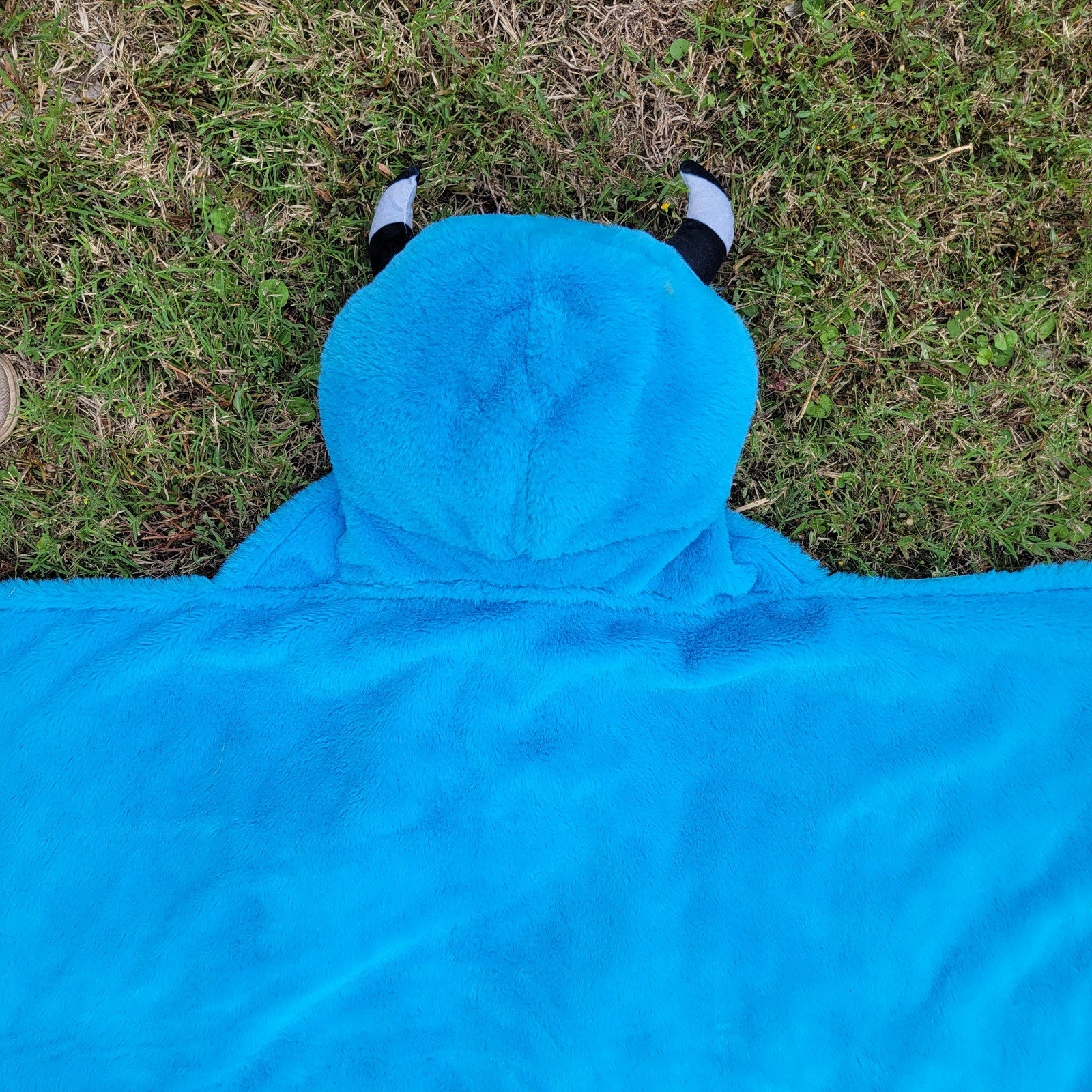 Pillowfort Kids Blue Yeti Hooded Blanket