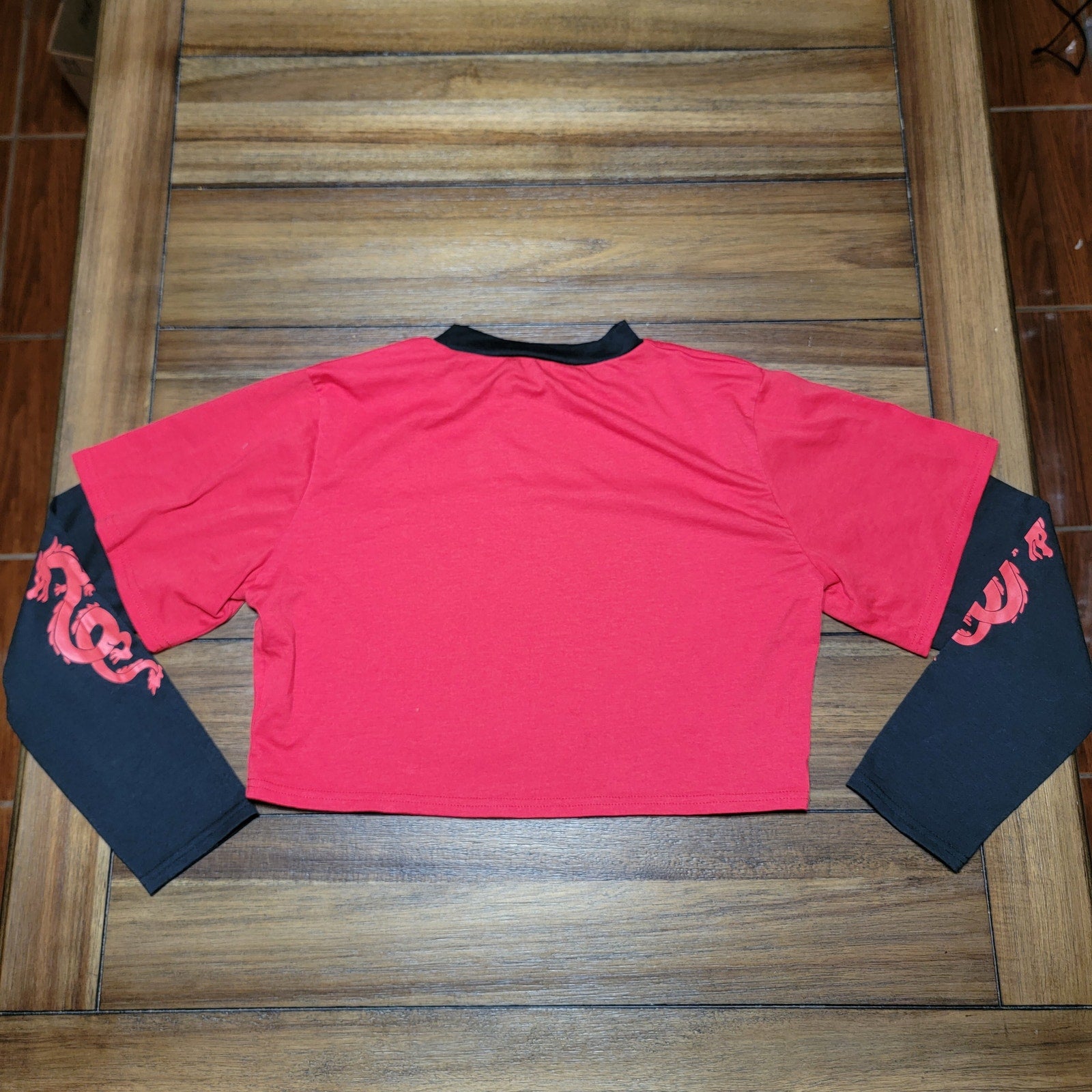 Unbranded LS Red & Black Crop Tee w/ Dragon Sleeves - Size Junior XL