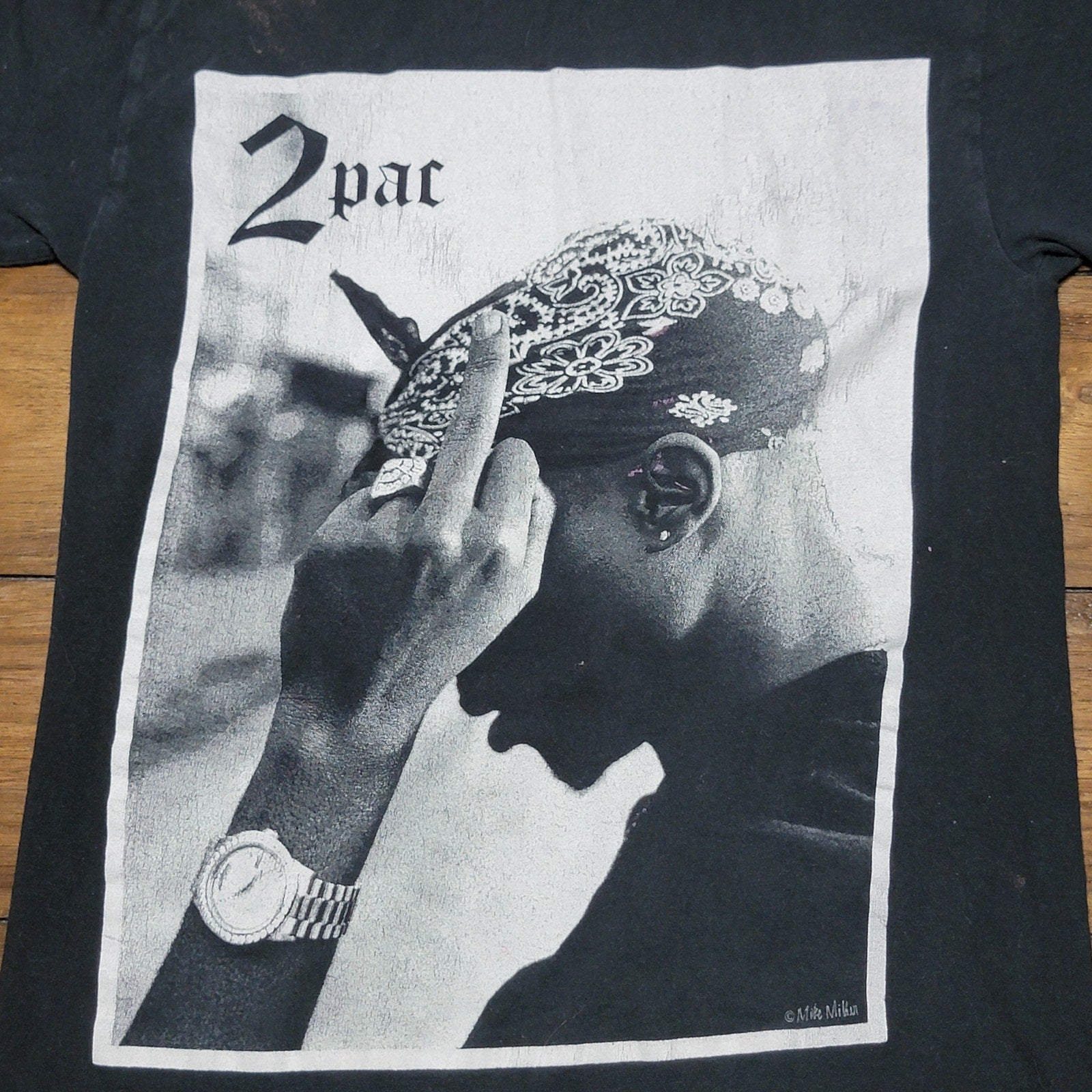 2Pac Black Unisex Tee Side Profile Flip Off - Size Small