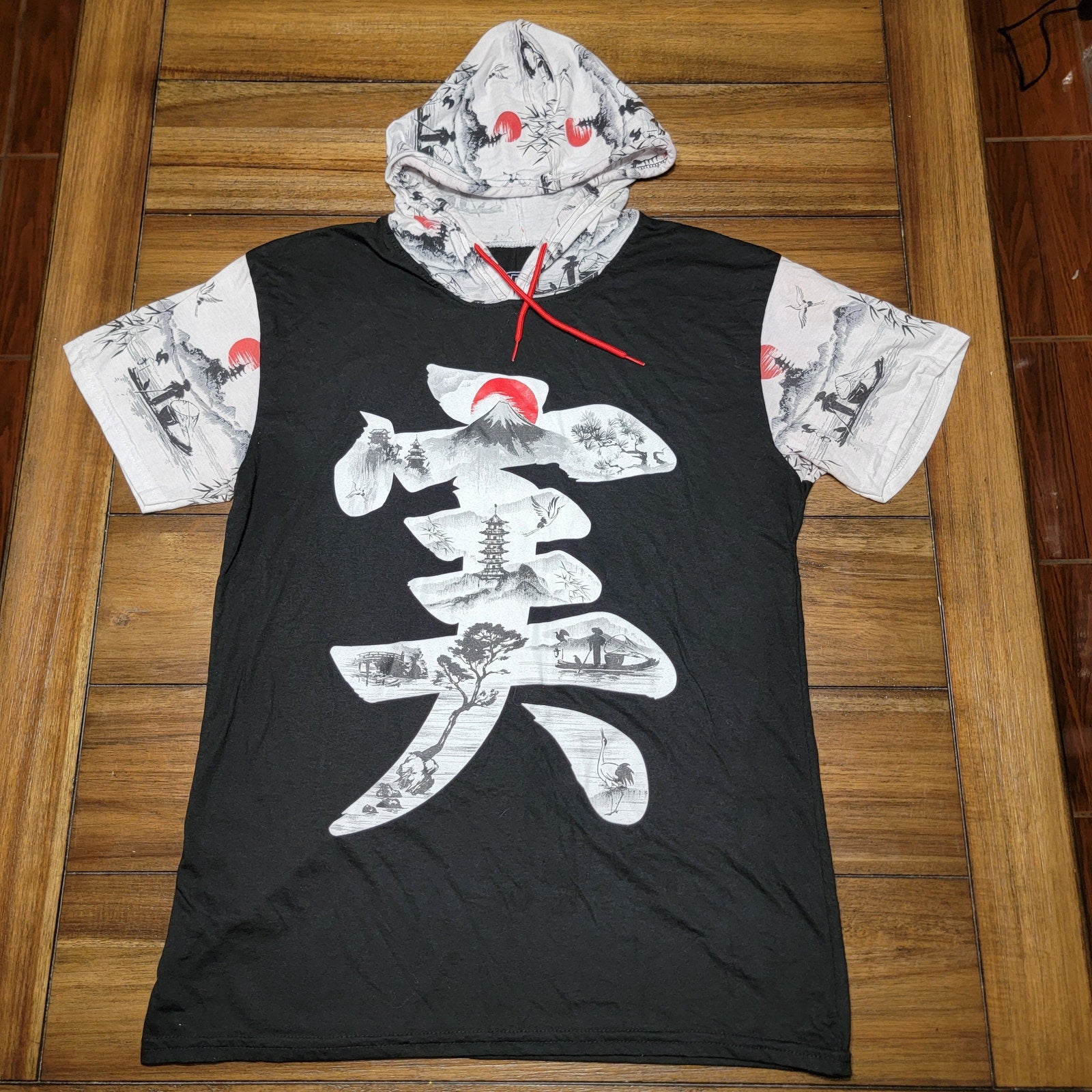 Fresh Laundry B&W Japanese Style Graphic Hooded Tee "Beauty" - Size Medium