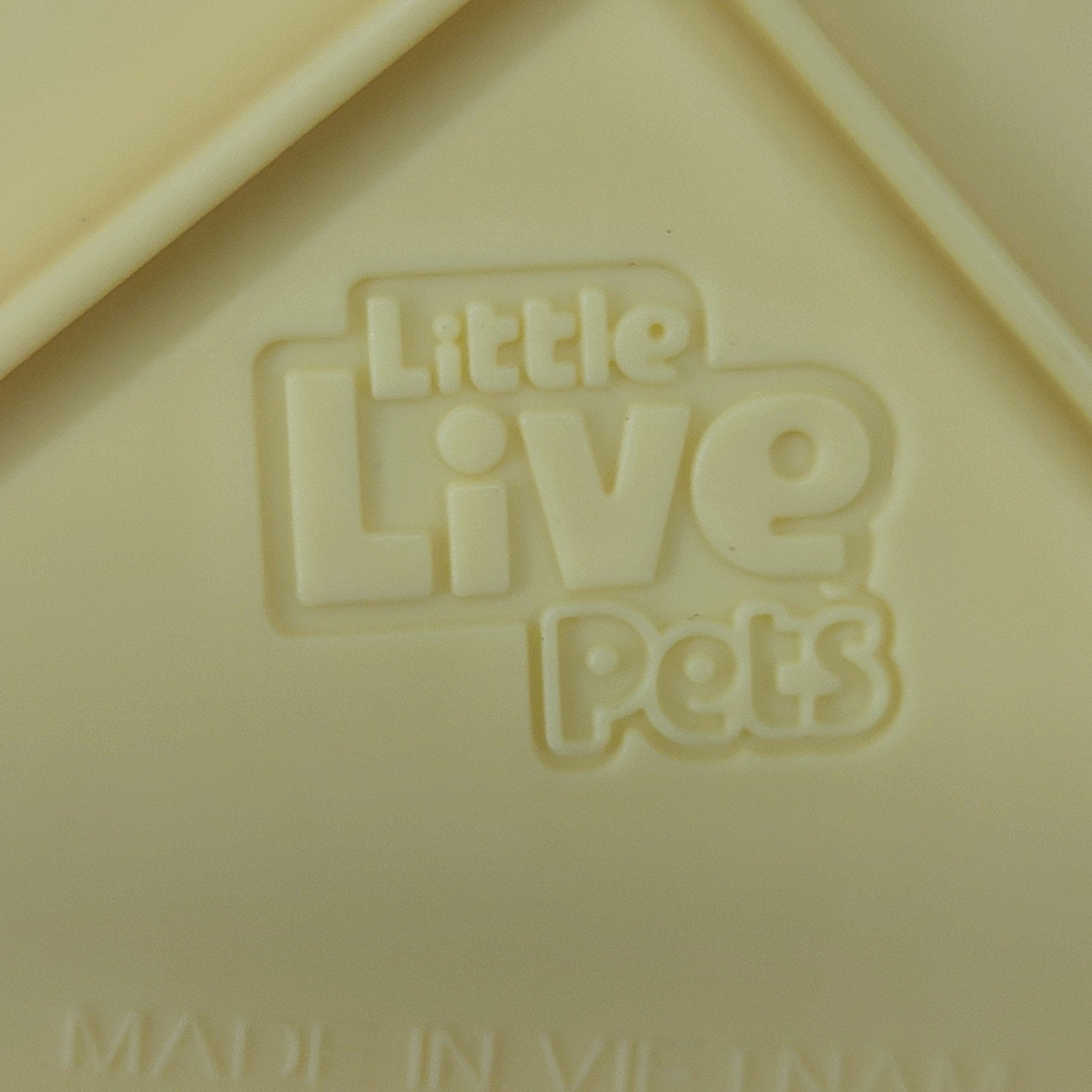 Little Live Pets Mama Surprise House + 5 Pc Families Collection