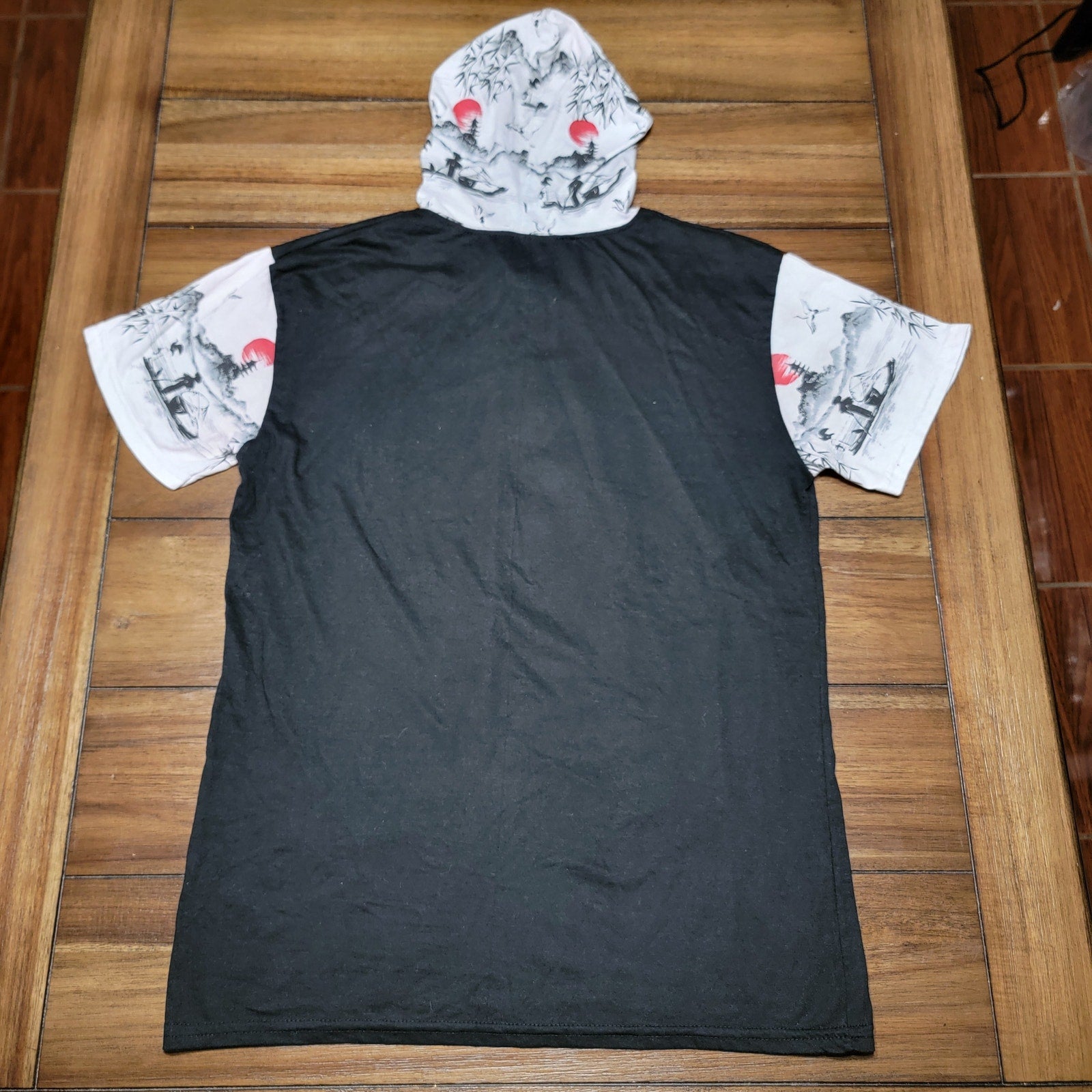 Fresh Laundry B&W Japanese Style Graphic Hooded Tee "Beauty" - Size Medium