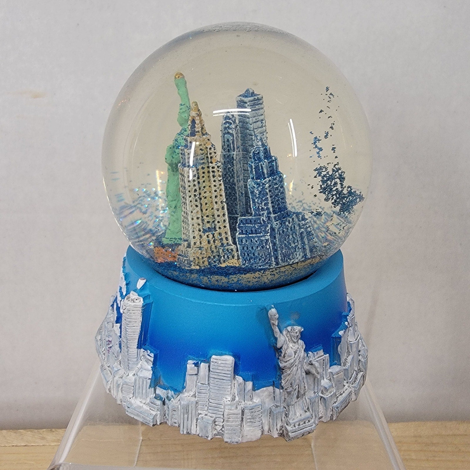 Blue & White New York Statue Of Liberty Glitter Globe