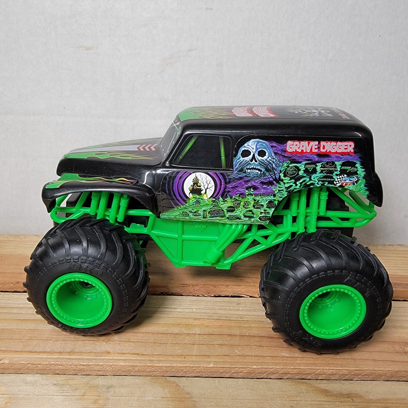 Monster Jam Grave Digger RC Truck (NO Controller)