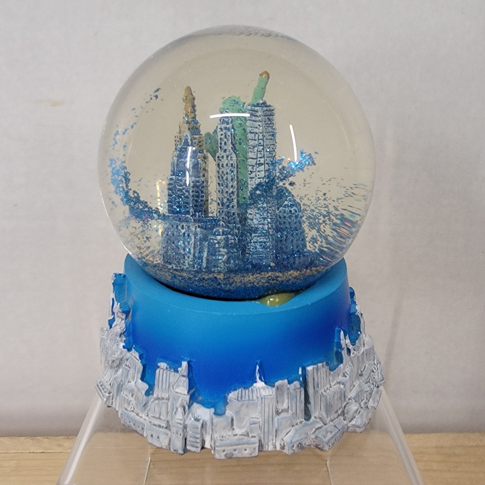 Blue & White New York Statue Of Liberty Glitter Globe