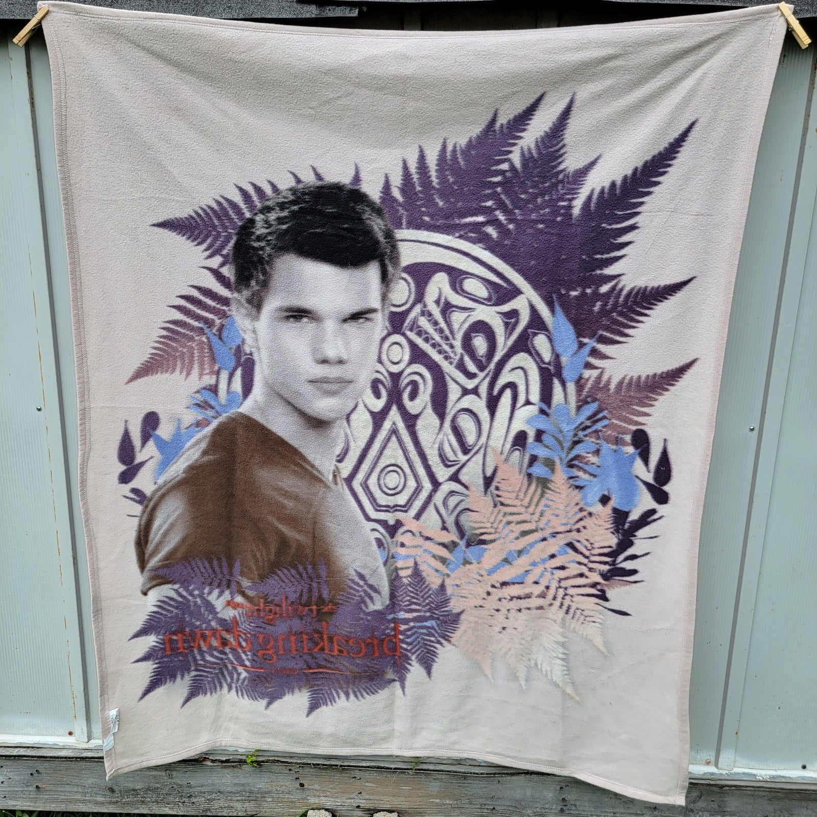 Twilight Breaking Dawn Beige Fleece Throw Jacob Black - 50" x 59"