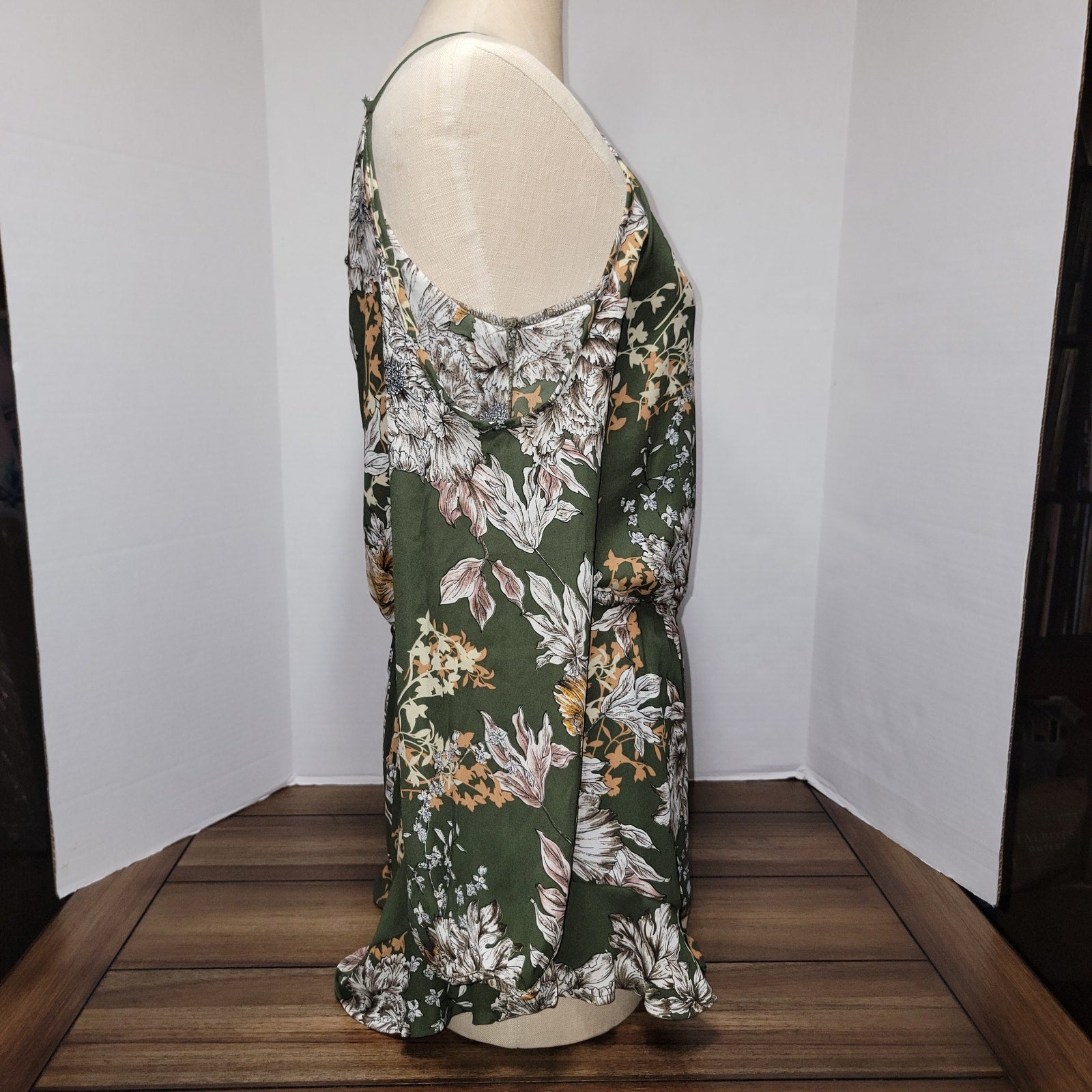 Altar'd State LS Green Floral Shorts Jumpsuit w/ Open Sleeves - Size Medium