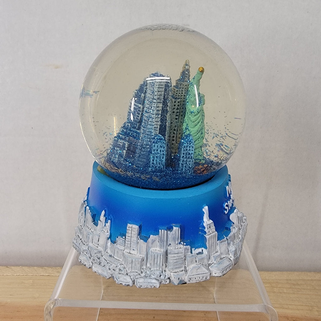 Blue & White New York Statue Of Liberty Glitter Globe