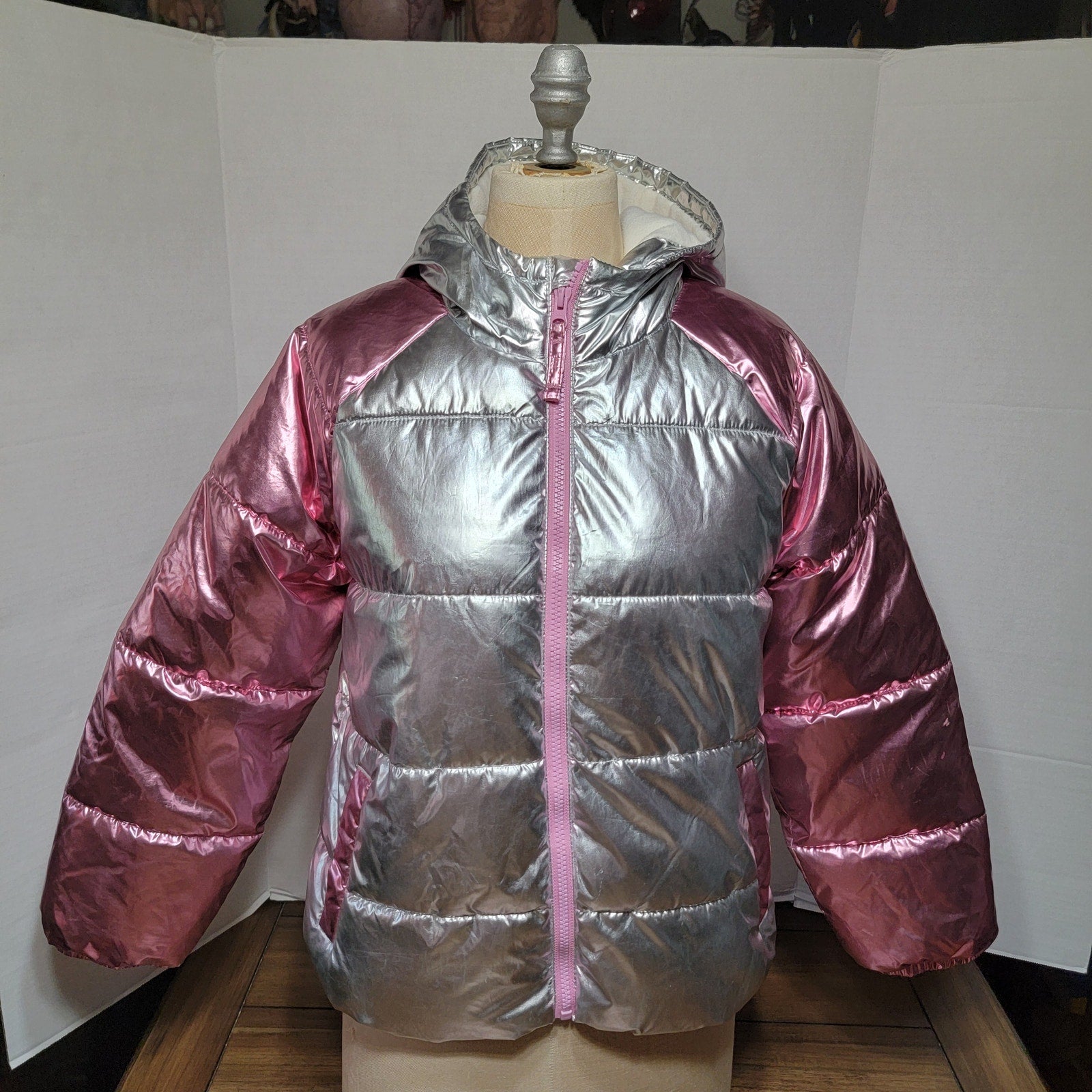 Old Navy Girls Full Zip Hooded Silver / Pink Shimmer Puffer Coat - XL (14-16)