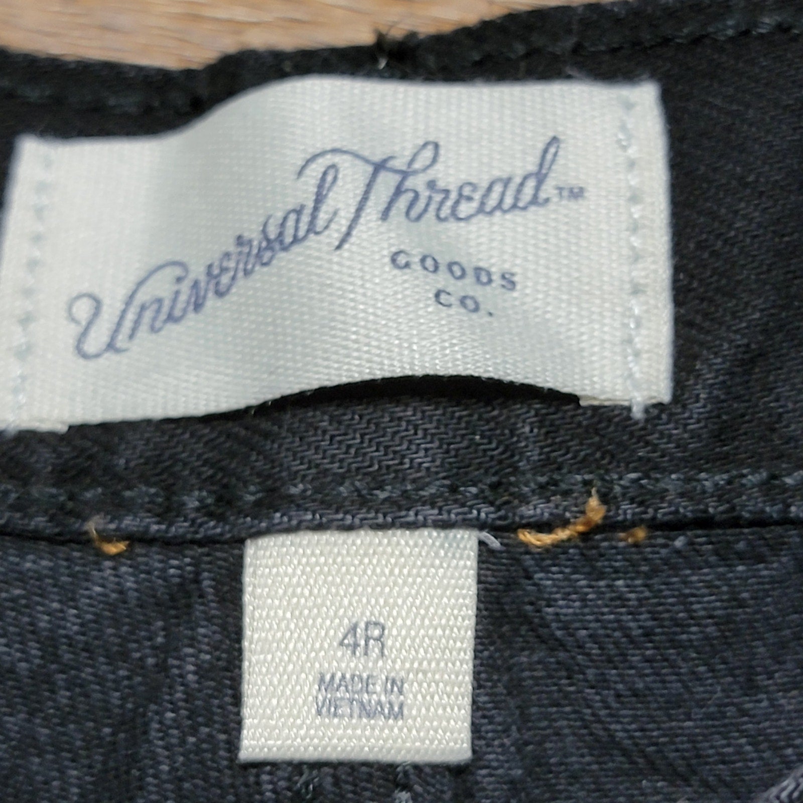 Universal Threads Mid-Rise Super Wide Leg Black Jeans w/ Button Fly - Size 4R