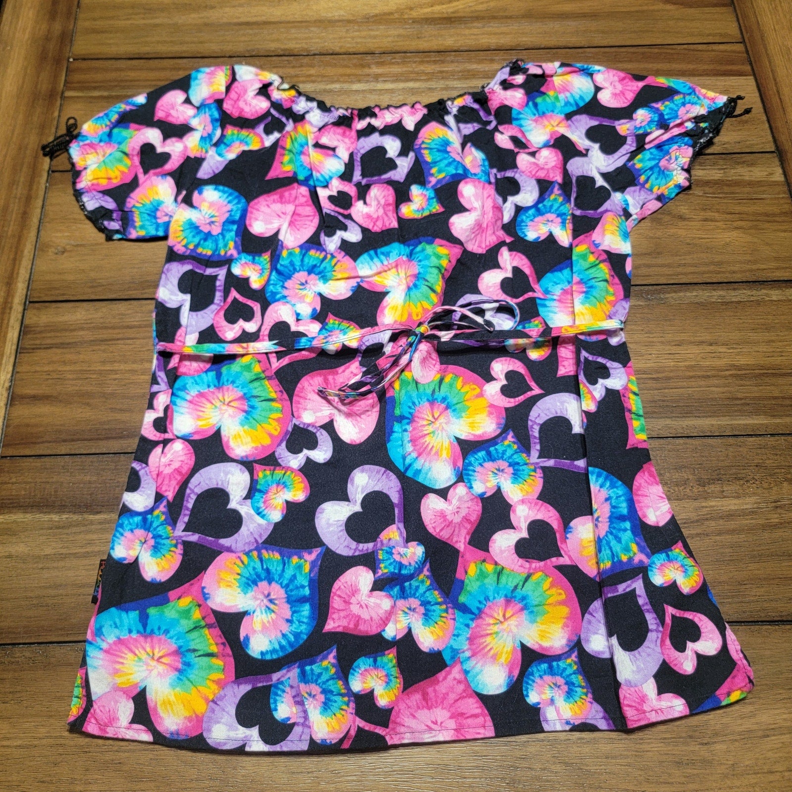 Peaches Psychedelic Hearts Scrub Blouse w/ Tie Neck - Size XS