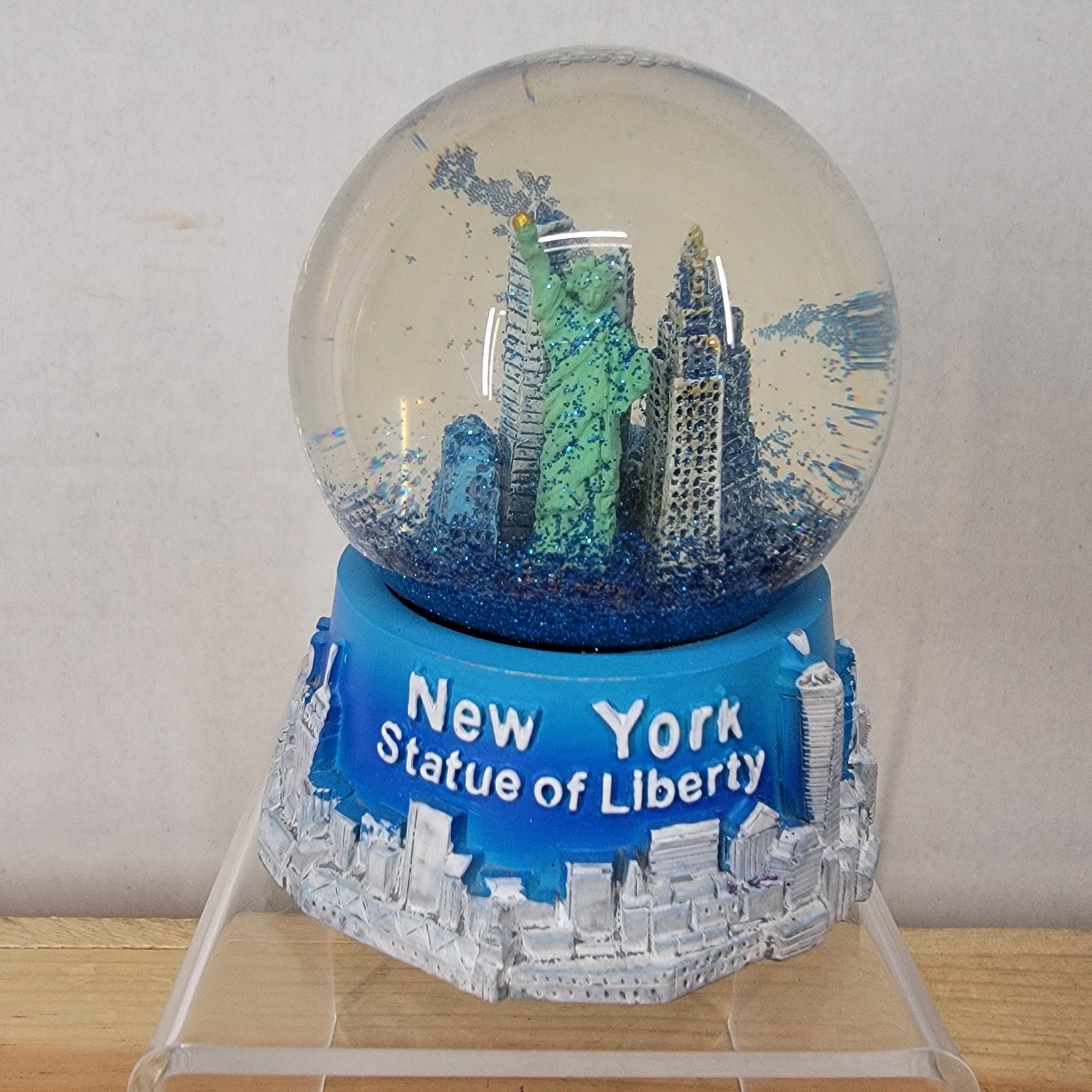 Blue & White New York Statue Of Liberty Glitter Globe
