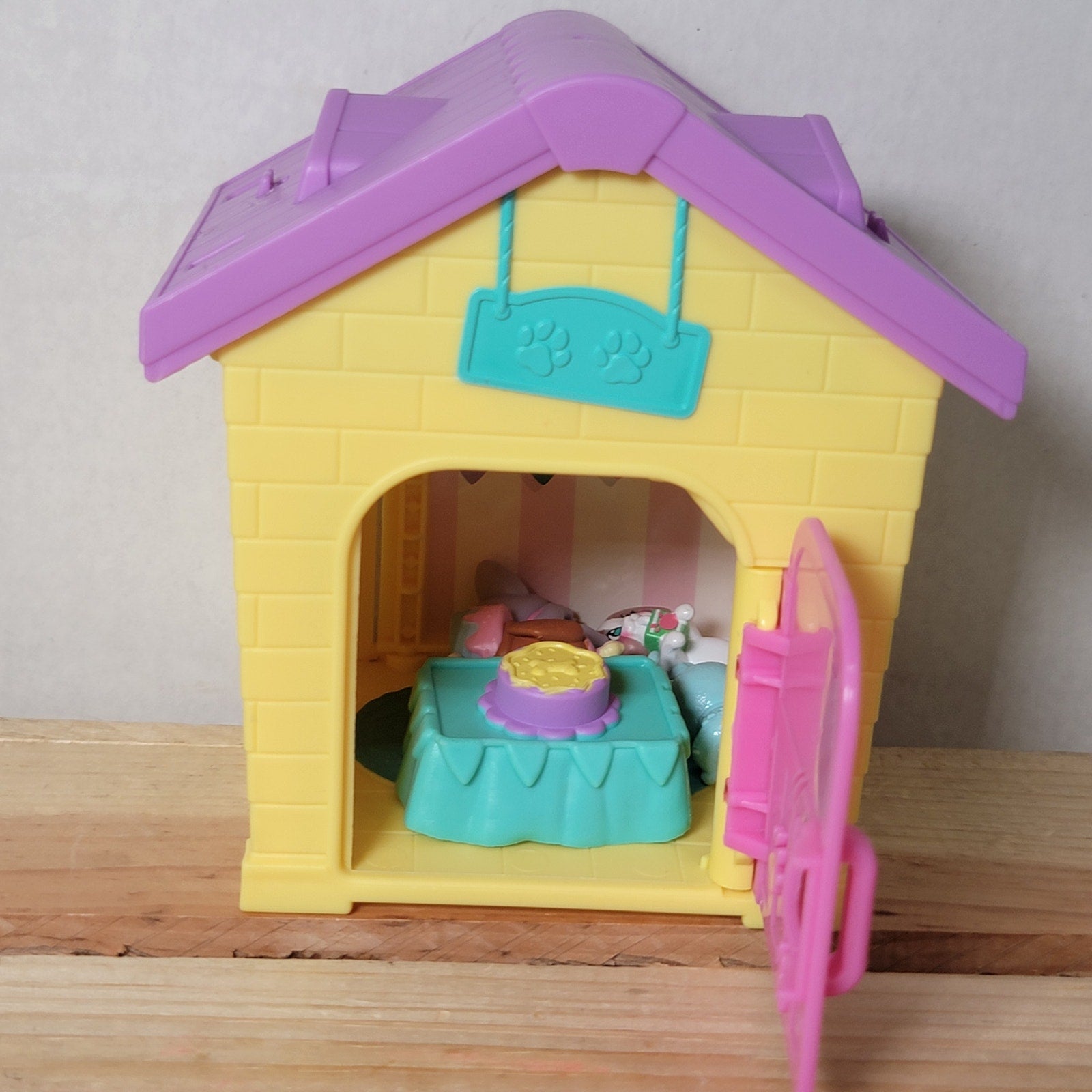Little Live Pets Mama Surprise House + 5 Pc Families Collection