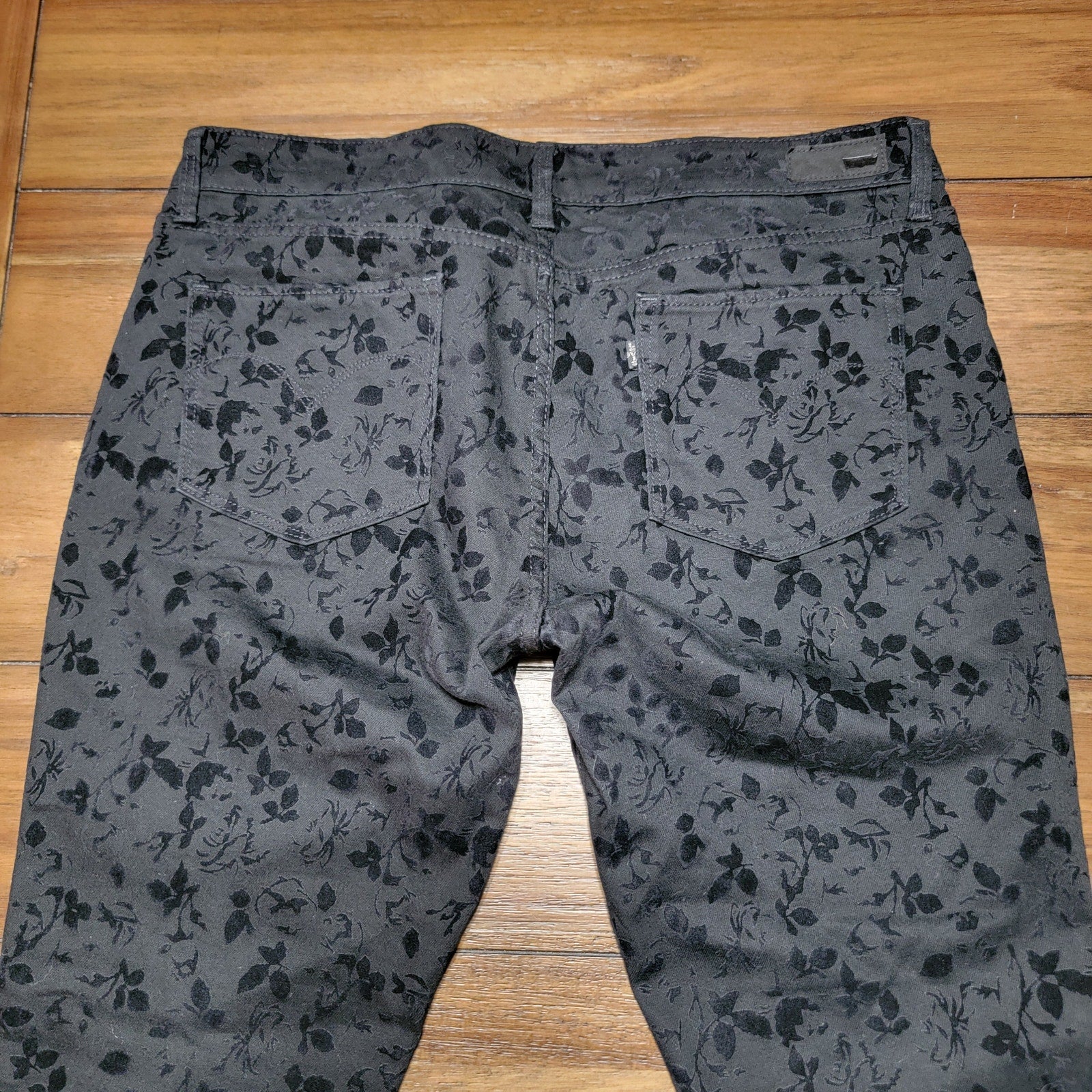 Levi's Black Modern Rise Skinny Pants w/ Felt Floral Pattern - Size 14/32