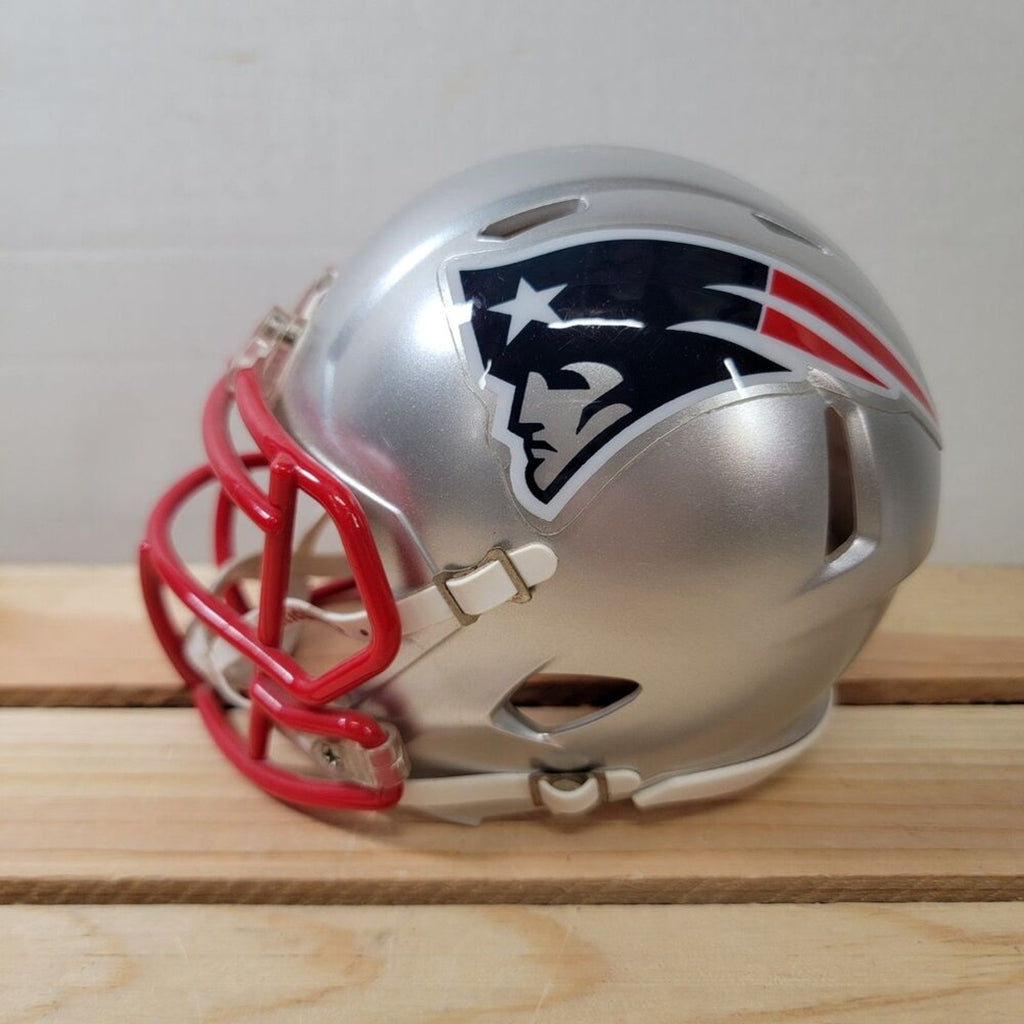 New England Patriots Collector Set: Banner, Flag & Mini Helmet