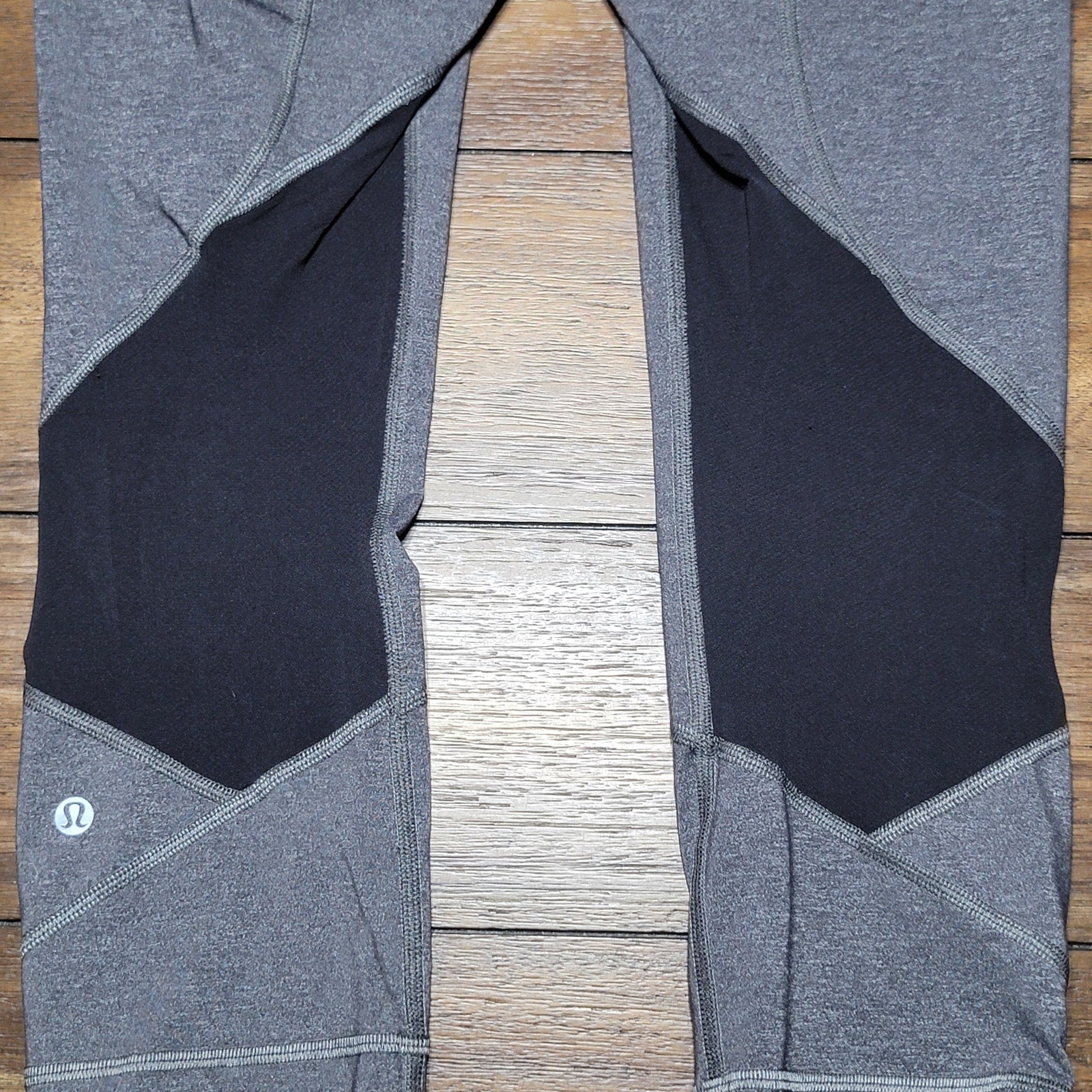 Lululemon Grey & Black Leggings w/ Zipper Pouch - Size 8