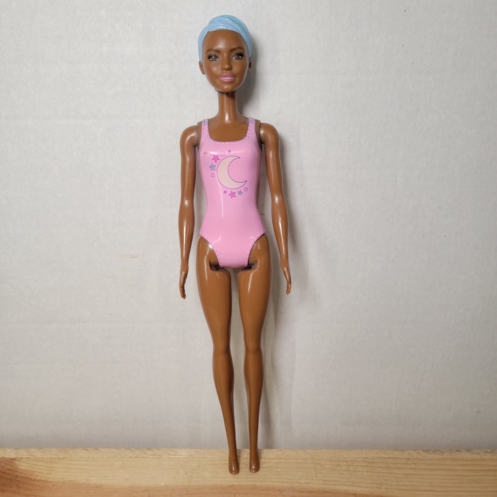 2019 Mattel Color Reveal African American Barbie Doll w/ Blue Hair Pink Swimsuit