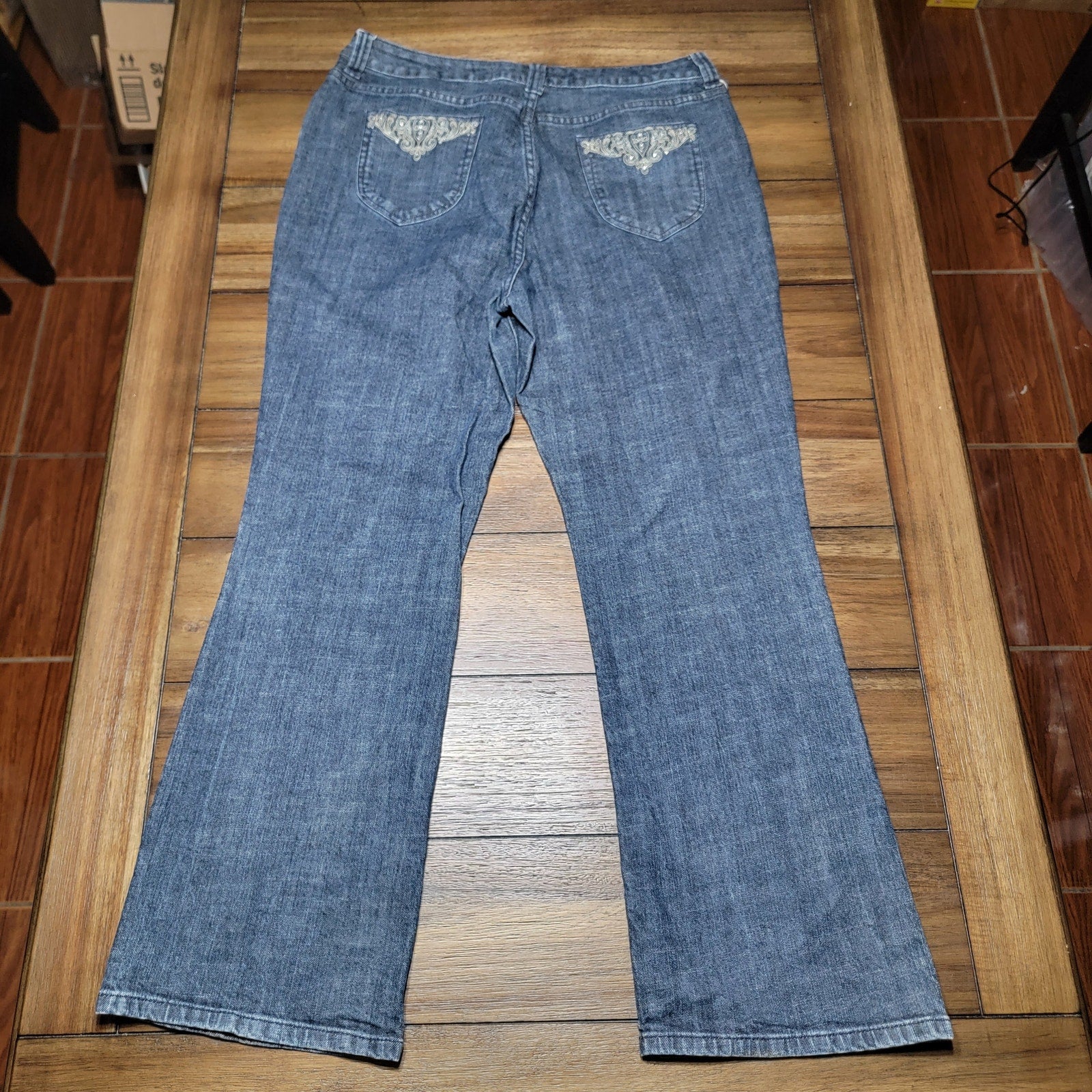 Chico's Platinum Straight Denim Jeans w/ Back Pocket Bling - Size 2.5 Short