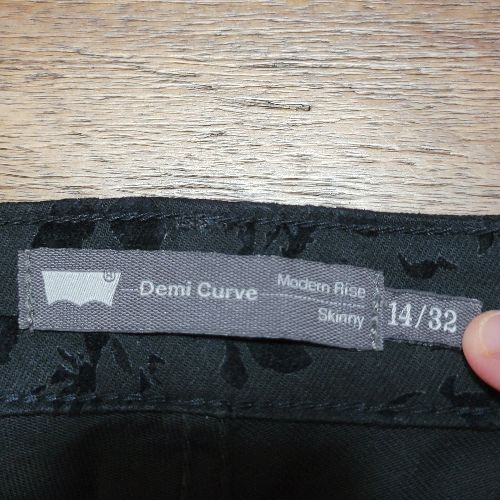 Levi's Black Modern Rise Skinny Pants w/ Felt Floral Pattern - Size 14/32