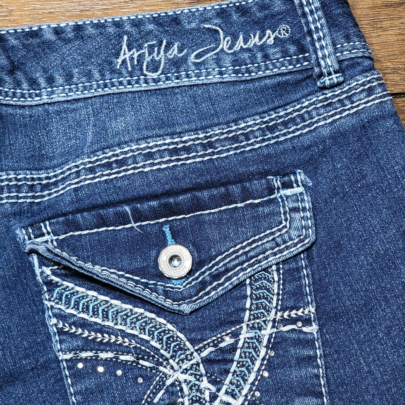 Ariya Jeans Denim Shorts w/ Embroidered & Bling Back Pockets - Size 15/16
