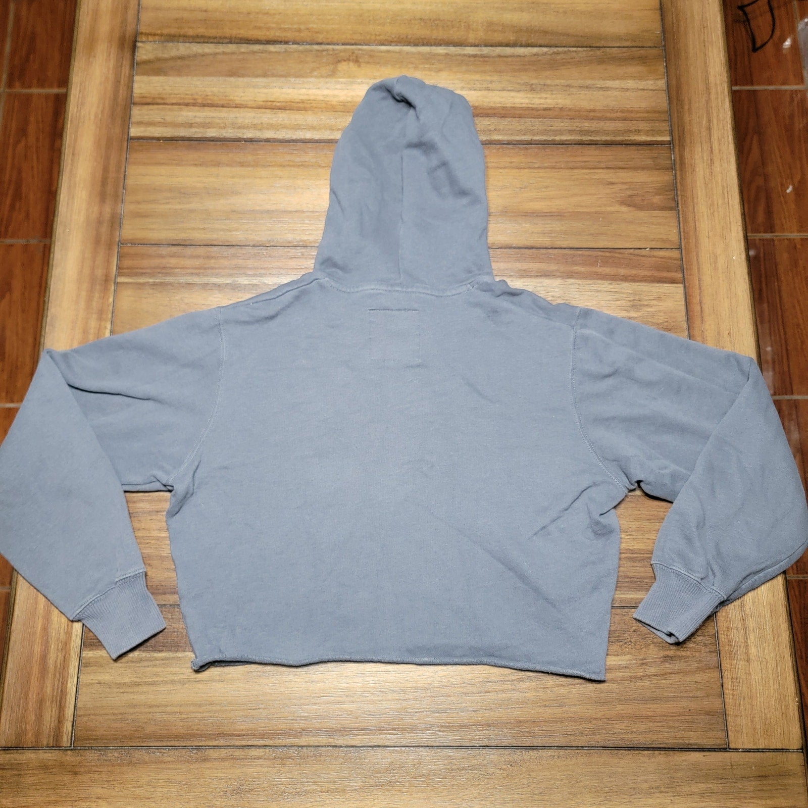 Hollister LS Dark Grey Crop Hoodie "Mystic Soul World Tour" - Size XS