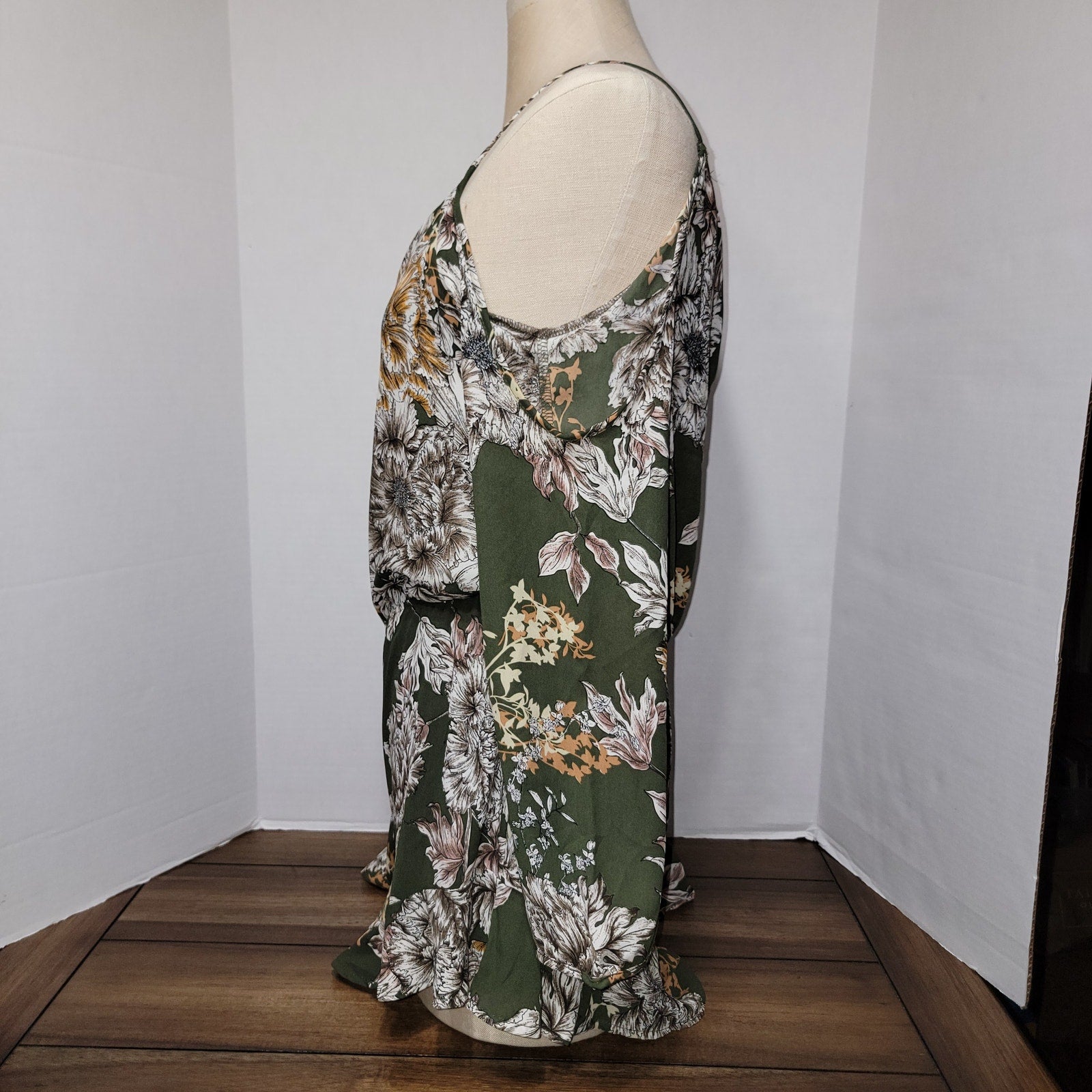 Altar'd State LS Green Floral Shorts Jumpsuit w/ Open Sleeves - Size Medium