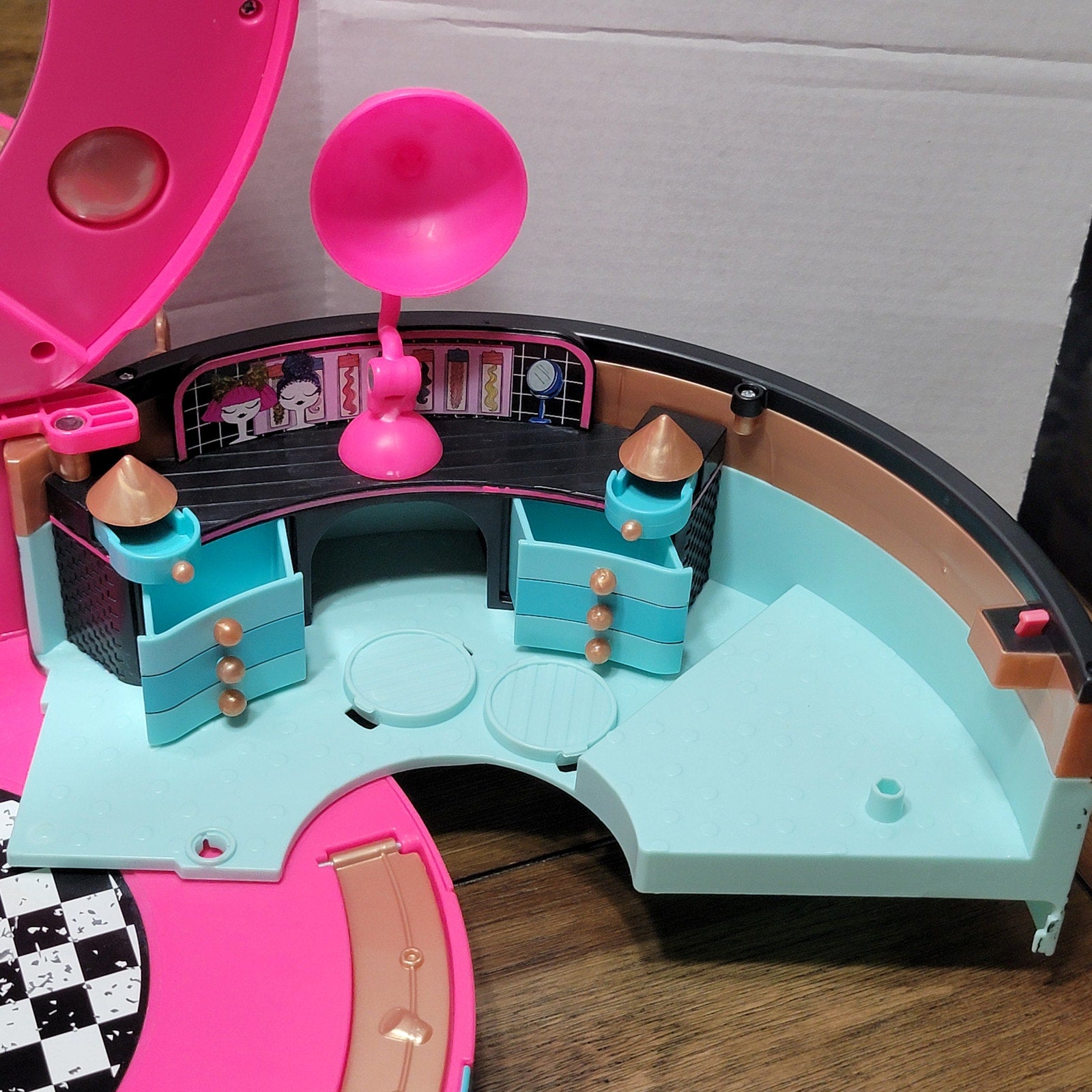 L.O.L. Surprise Hair Salon Playset