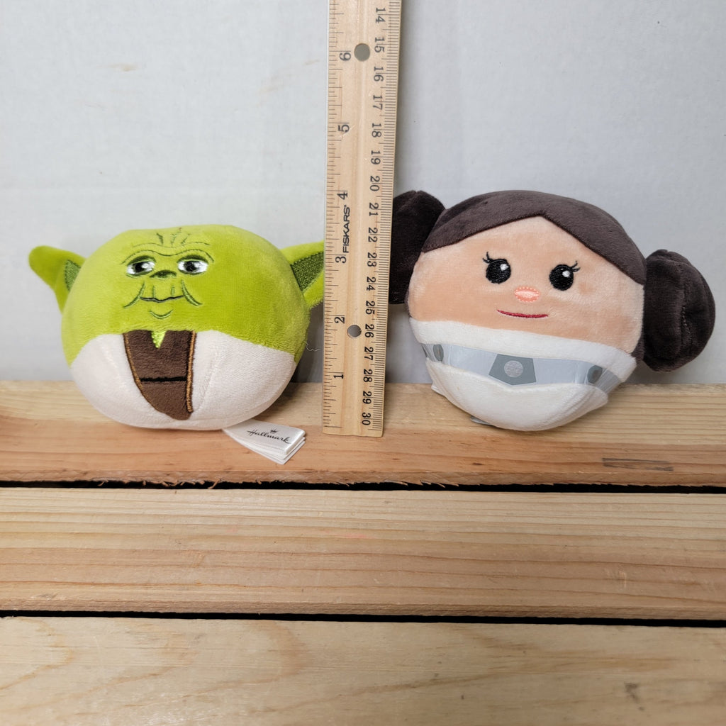 Set of 2 Hallmark Star Wars Fluffball Plush Balls: Yoda & Princess Leia