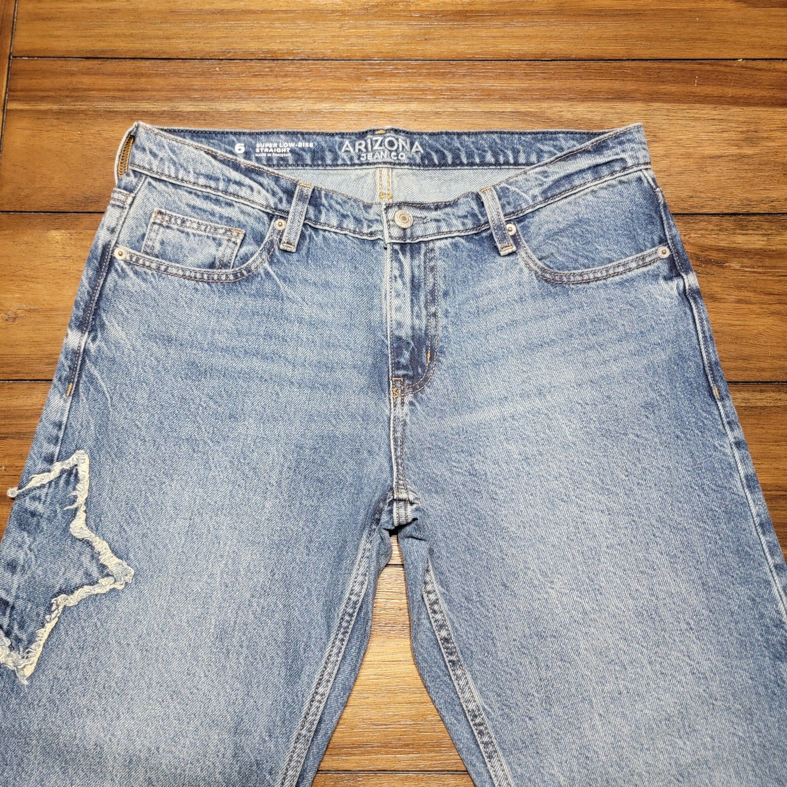 Arizona Jean Co Super Low-Rise Straight Denim Jeans w/ Stars - Size 6
