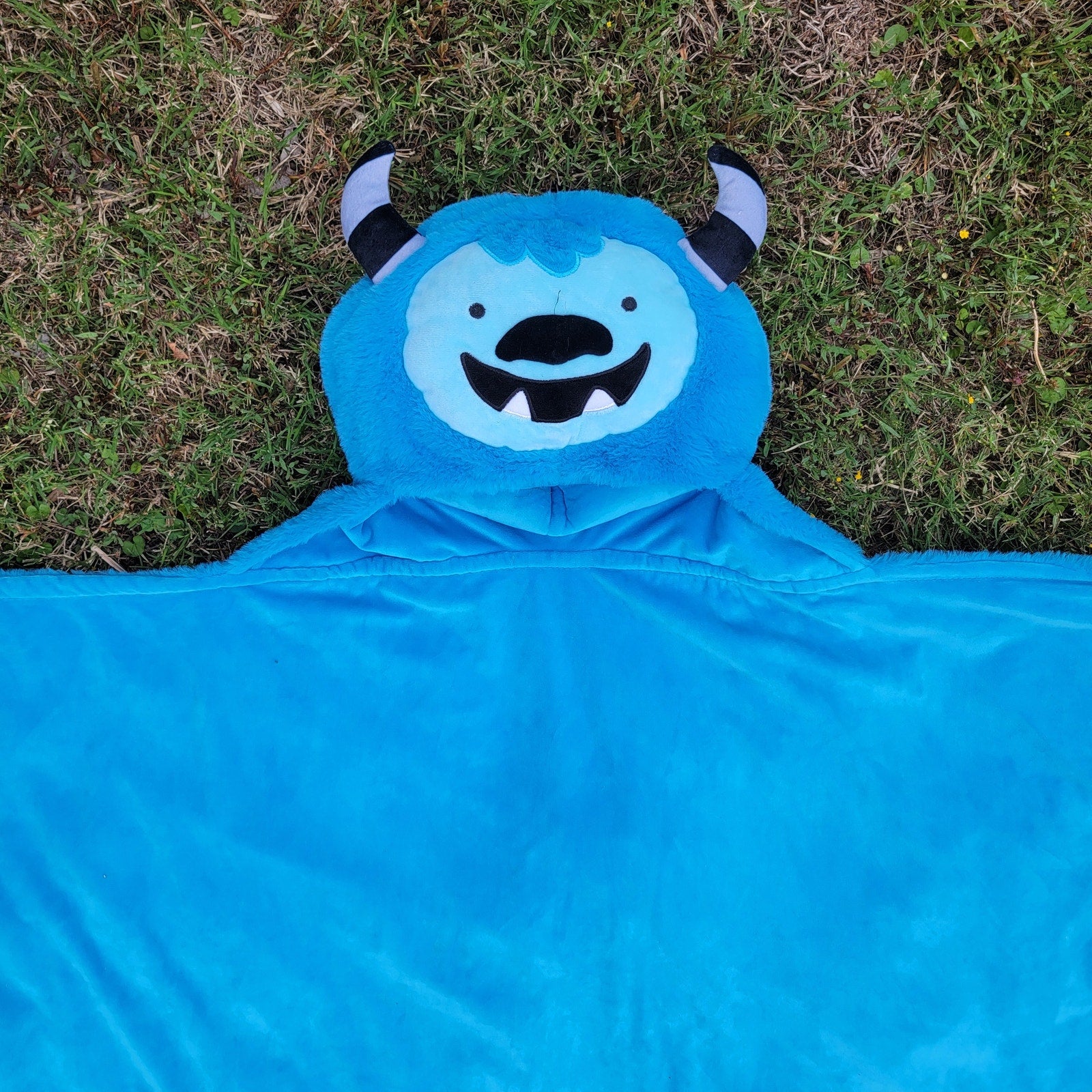 Pillowfort Kids Blue Yeti Hooded Blanket