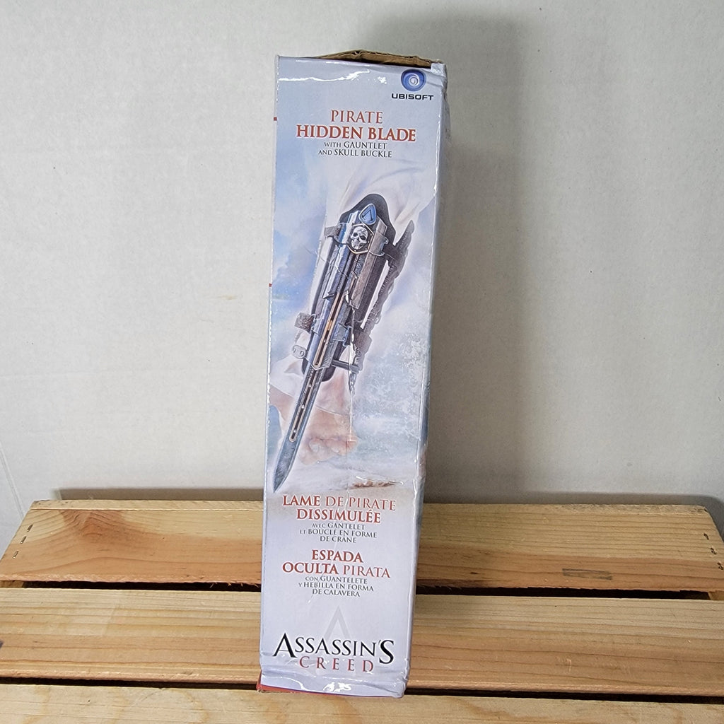 Assassins Creed Pirate Hidden Blade w/ Gauntlet & Skull Buckle