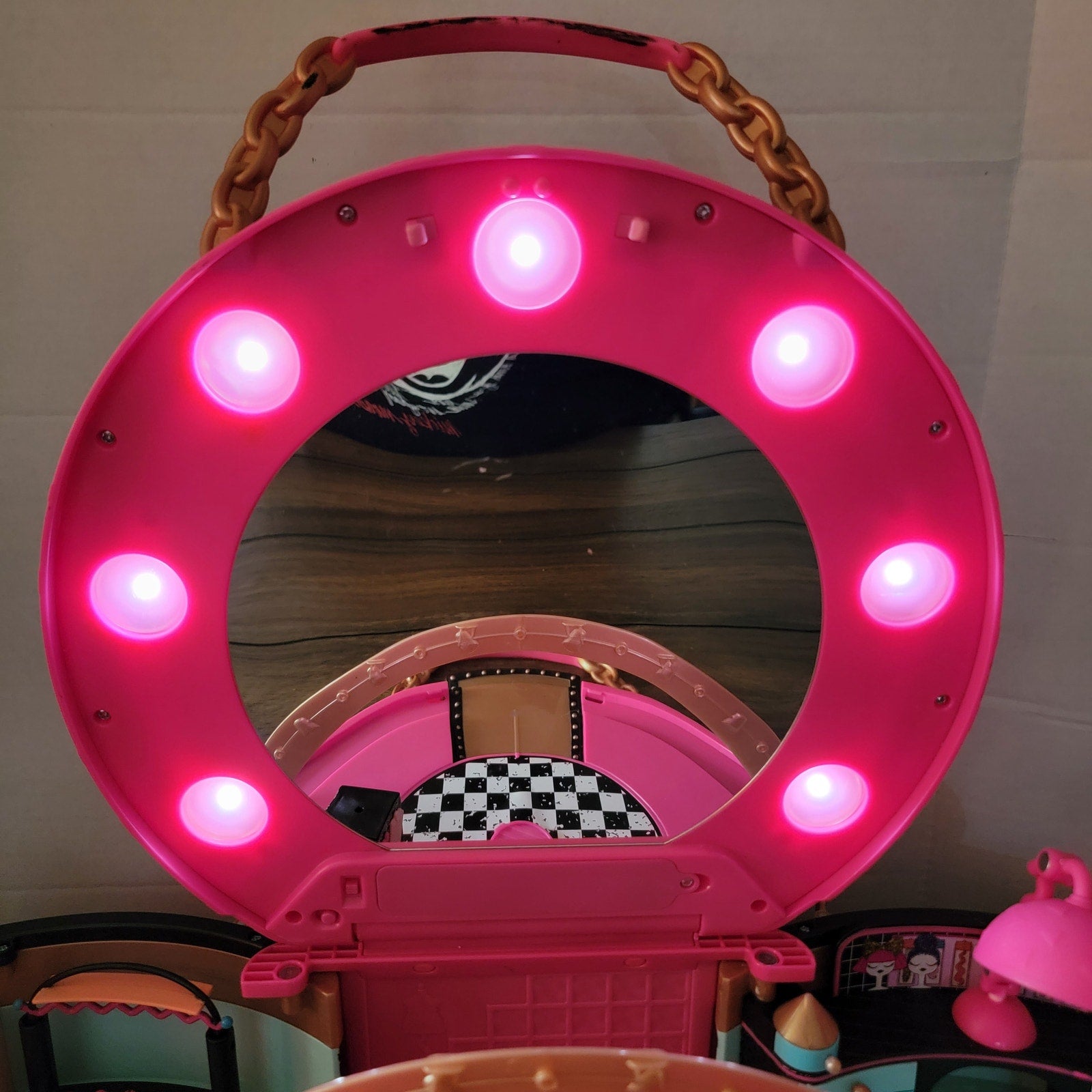 L.O.L. Surprise Hair Salon Playset