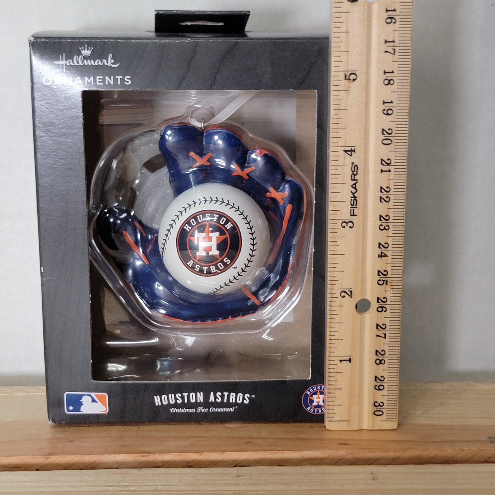 Hallmark X Houston Astros Ball in Glove Ornament - NEW / SEALED